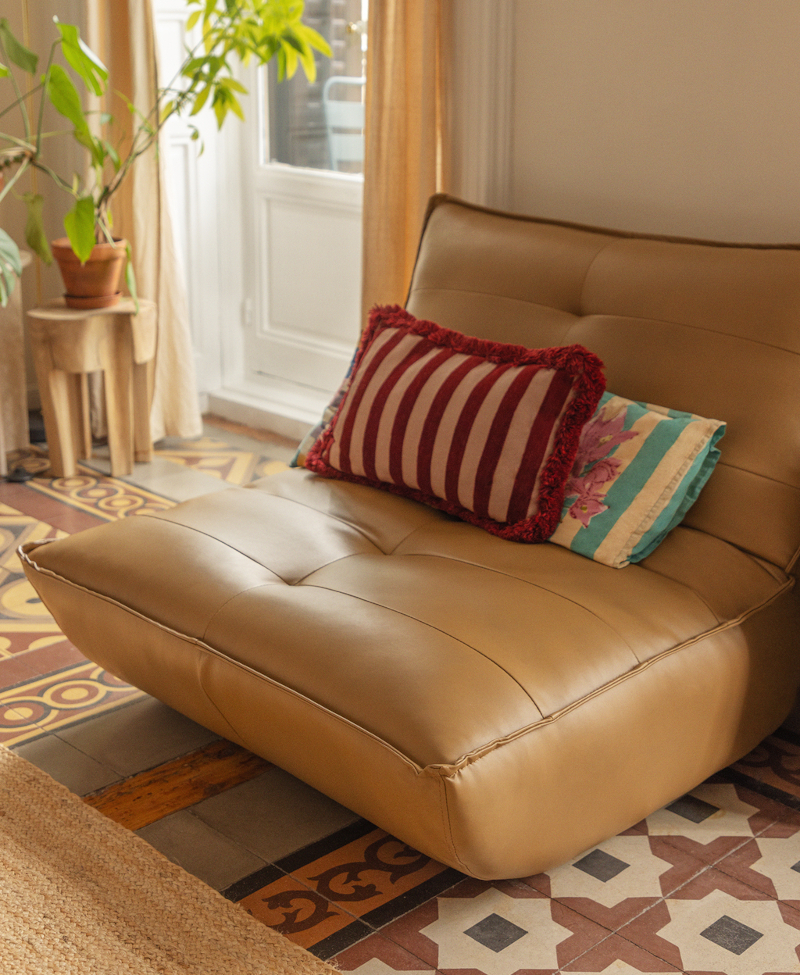 salon sol en carreaux de ciment anciens et mobilier Sklum 