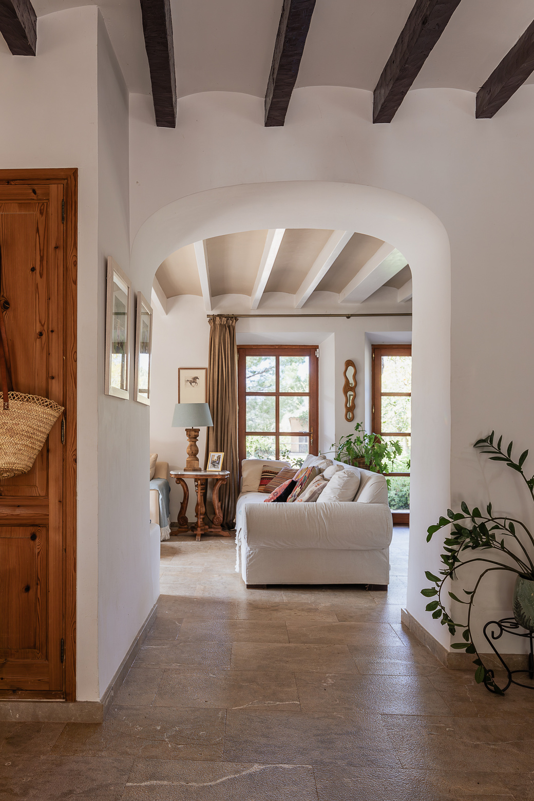 entryway and living room with beams stone house Mallorca Ses Portes Vermelles Berrow