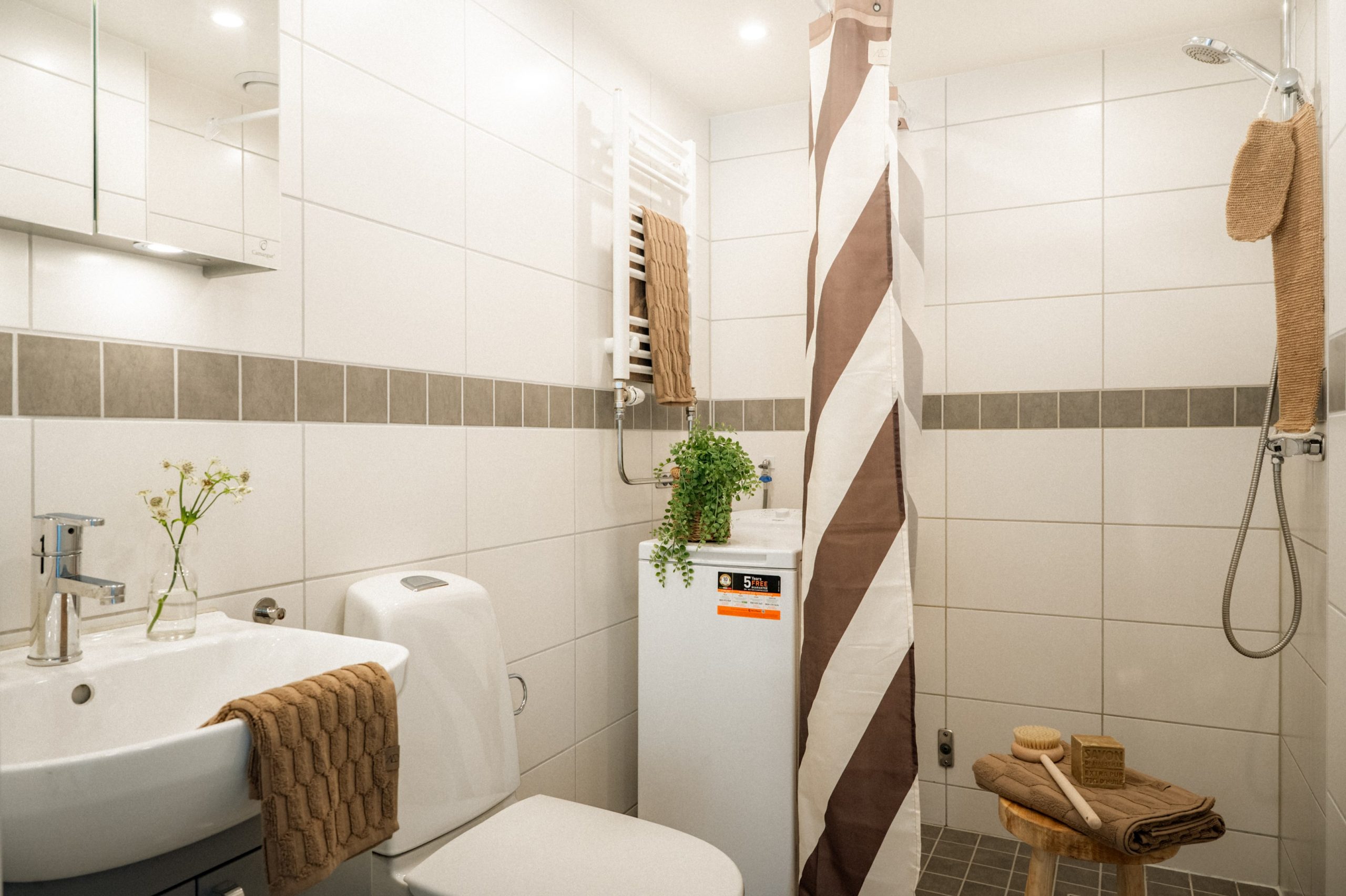 beige and white bathroom