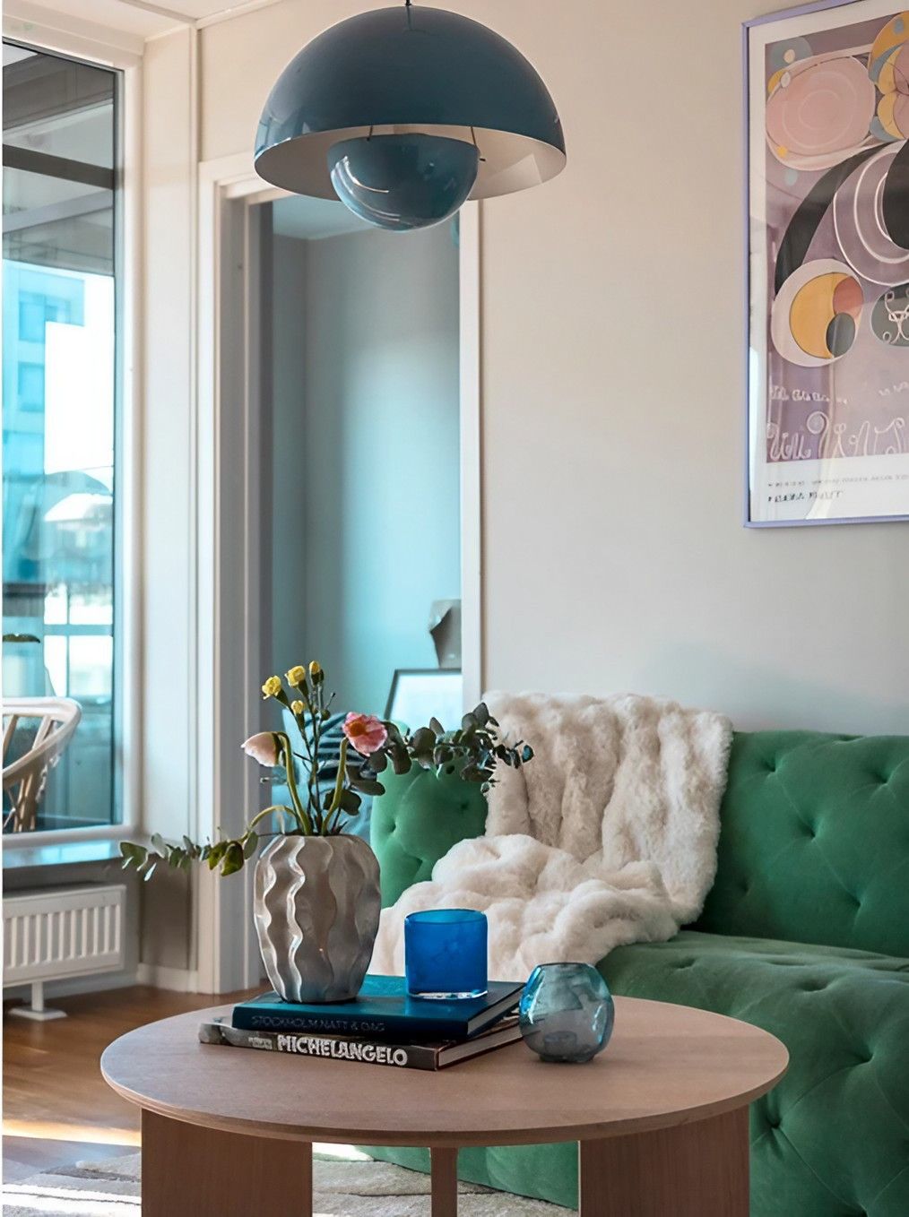 salon canapé vert suspension Flowerpot appartement moderne et coloré de 76m2 décoration scandinave salon canapé vert suspension Flowerpot appartement moderne et coloré de 76m2 décoration scandinave