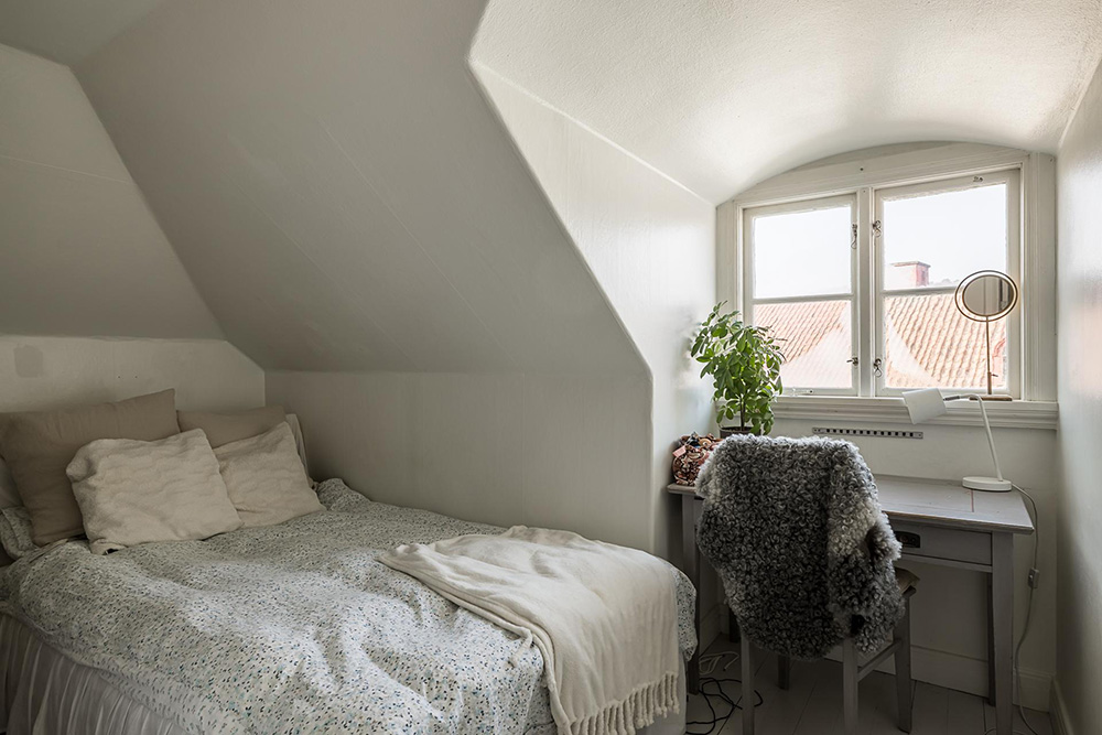 chambre mansardée décoration scandinave maison de ville Göteborg chambre mansardée décoration scandinave maison de ville Göteborg