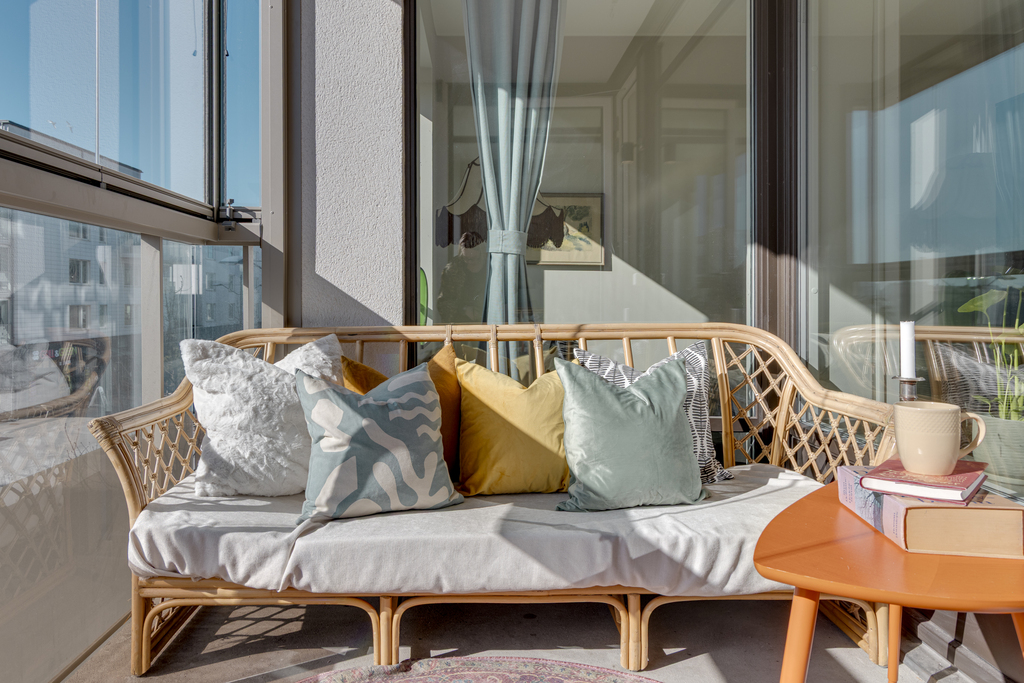 balcon appartement moderne et coloré de 76m2 décoration scandinave balcon appartement moderne et coloré de 76m2 décoration scandinave