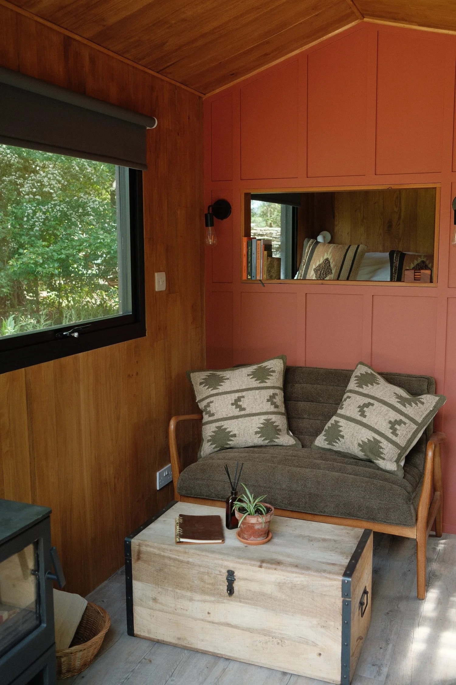 salon mini-maison scandinave dans la campagne anglaise Little Wren