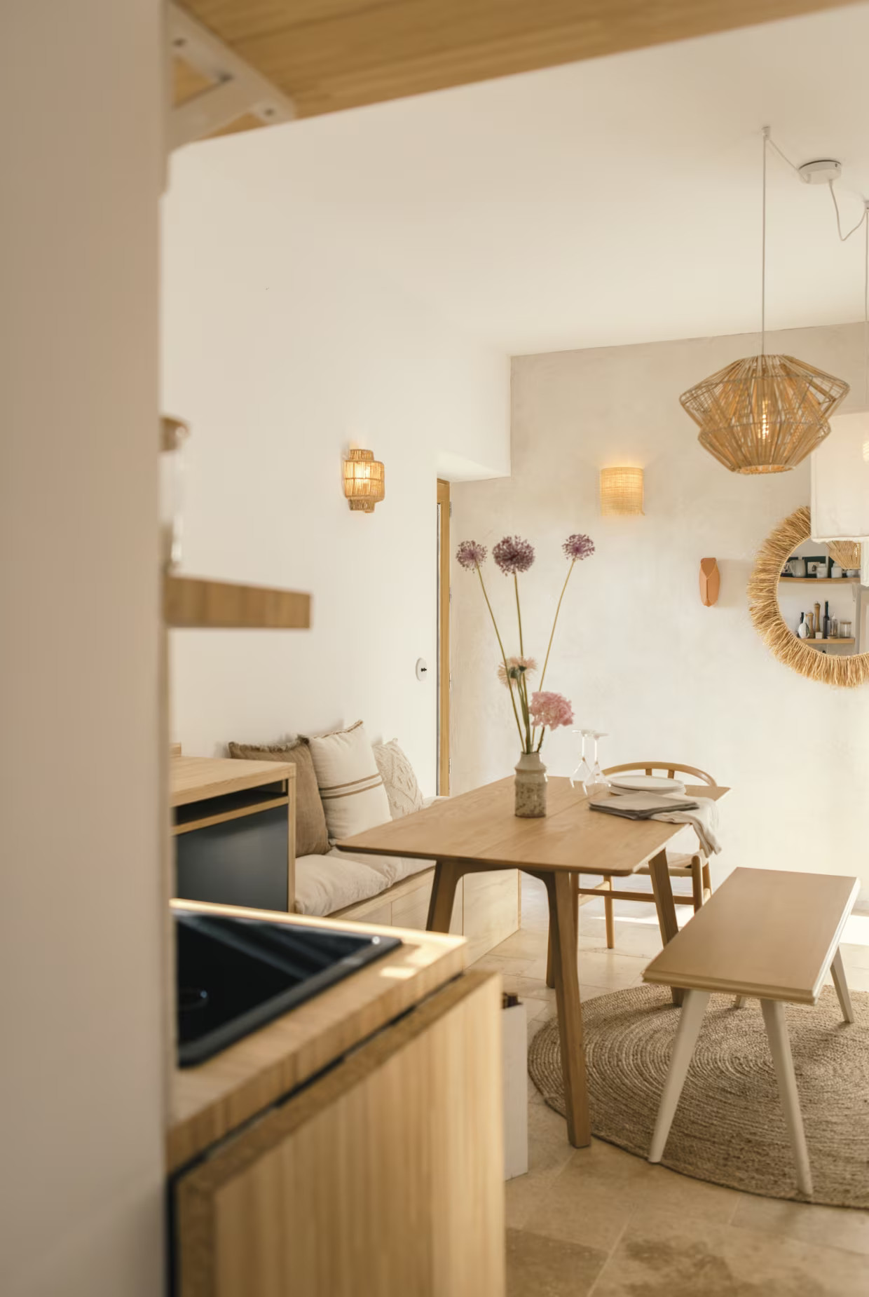 cuisine et salle à manger décoration contemporaine et naturelle pied-à-terre Marseille par Sophie Ferjani