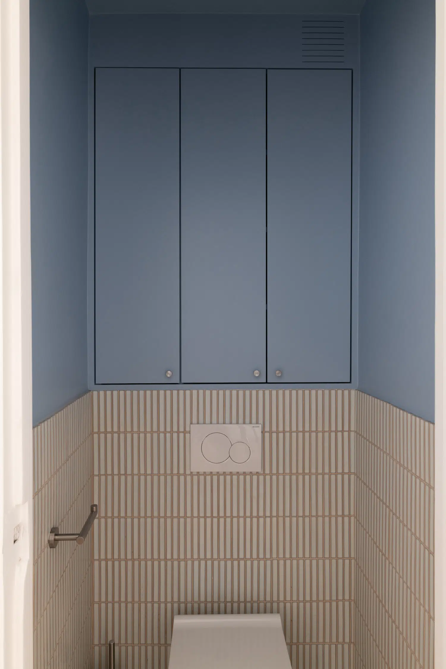 toilettes wc bleu Photo : ©Agathe Tissier