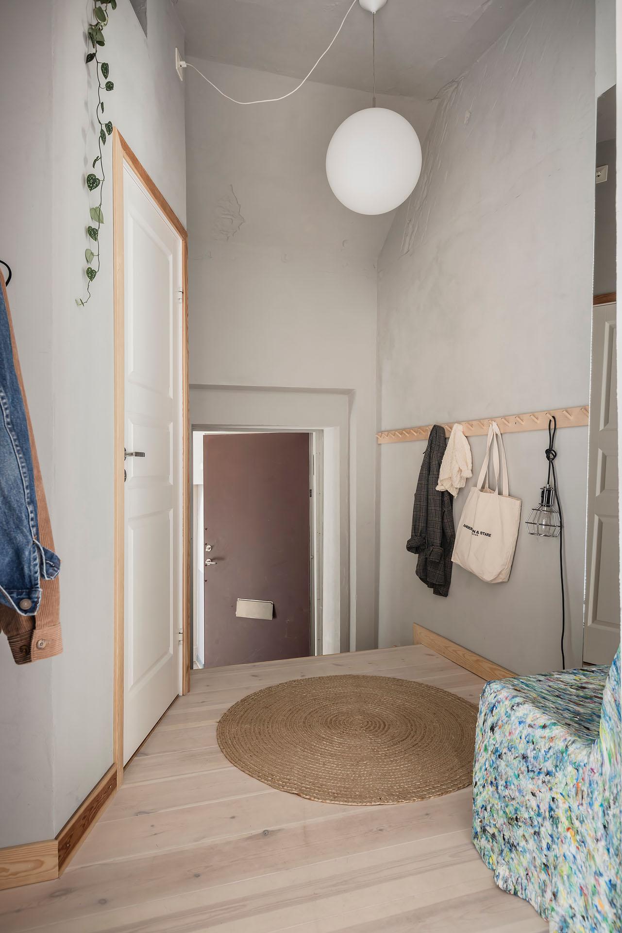 entrée avec fauteuil appartement 80m2 décoration scandinave