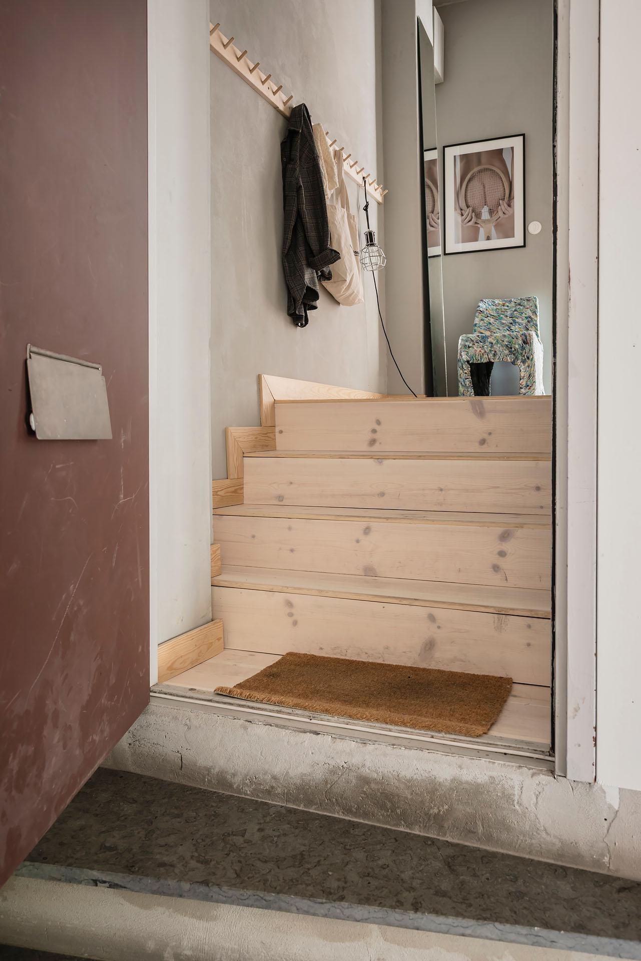 entrée avec petit escalier appartement 80m2 décoration scandinave