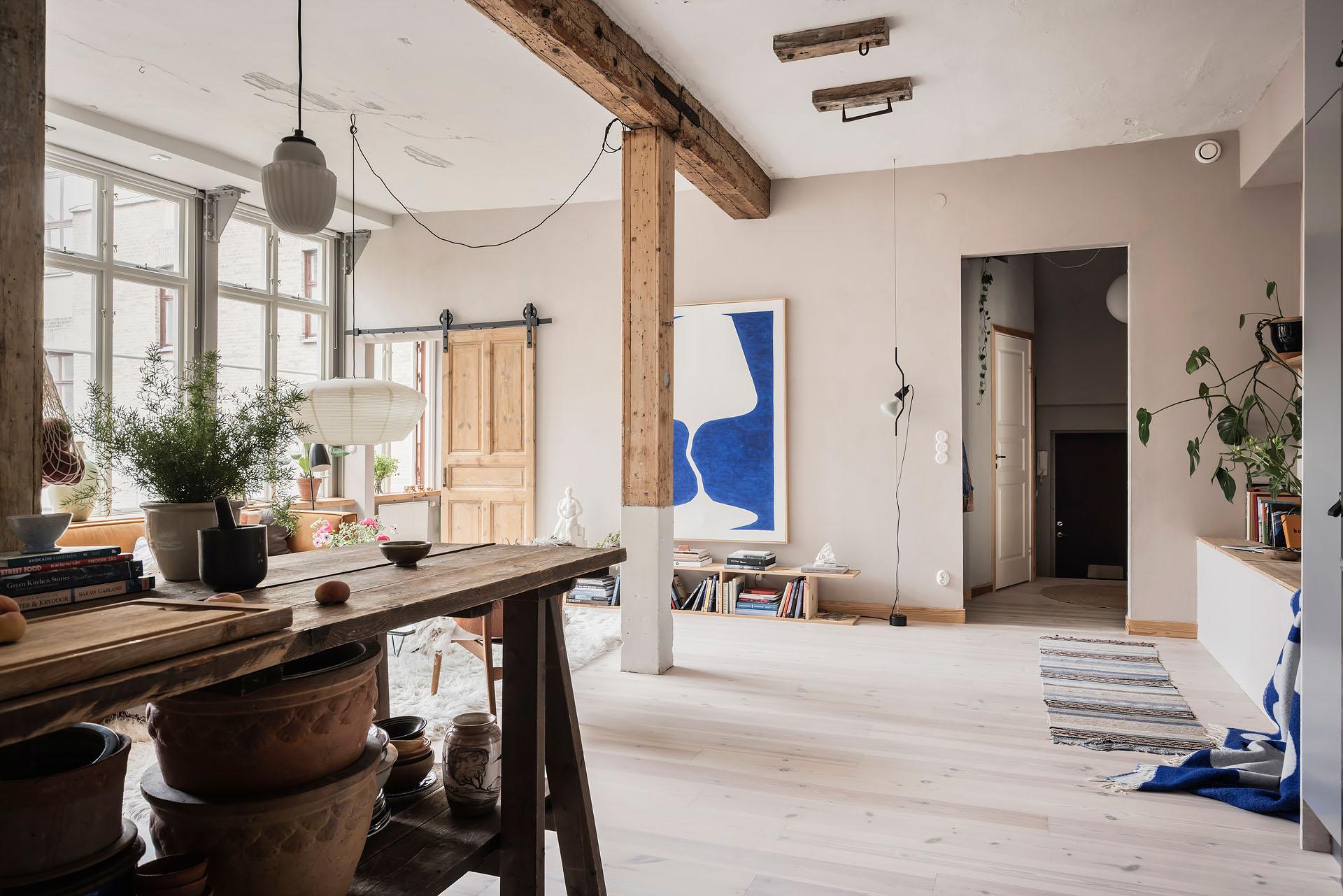 salon avec murs briques anciennes et poutres appartement 80m2 décoration scandinave