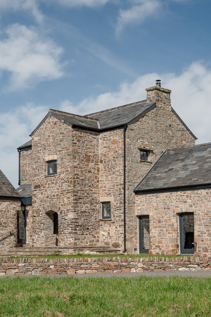 maison galloise en pierre du 17e siècle rénovée