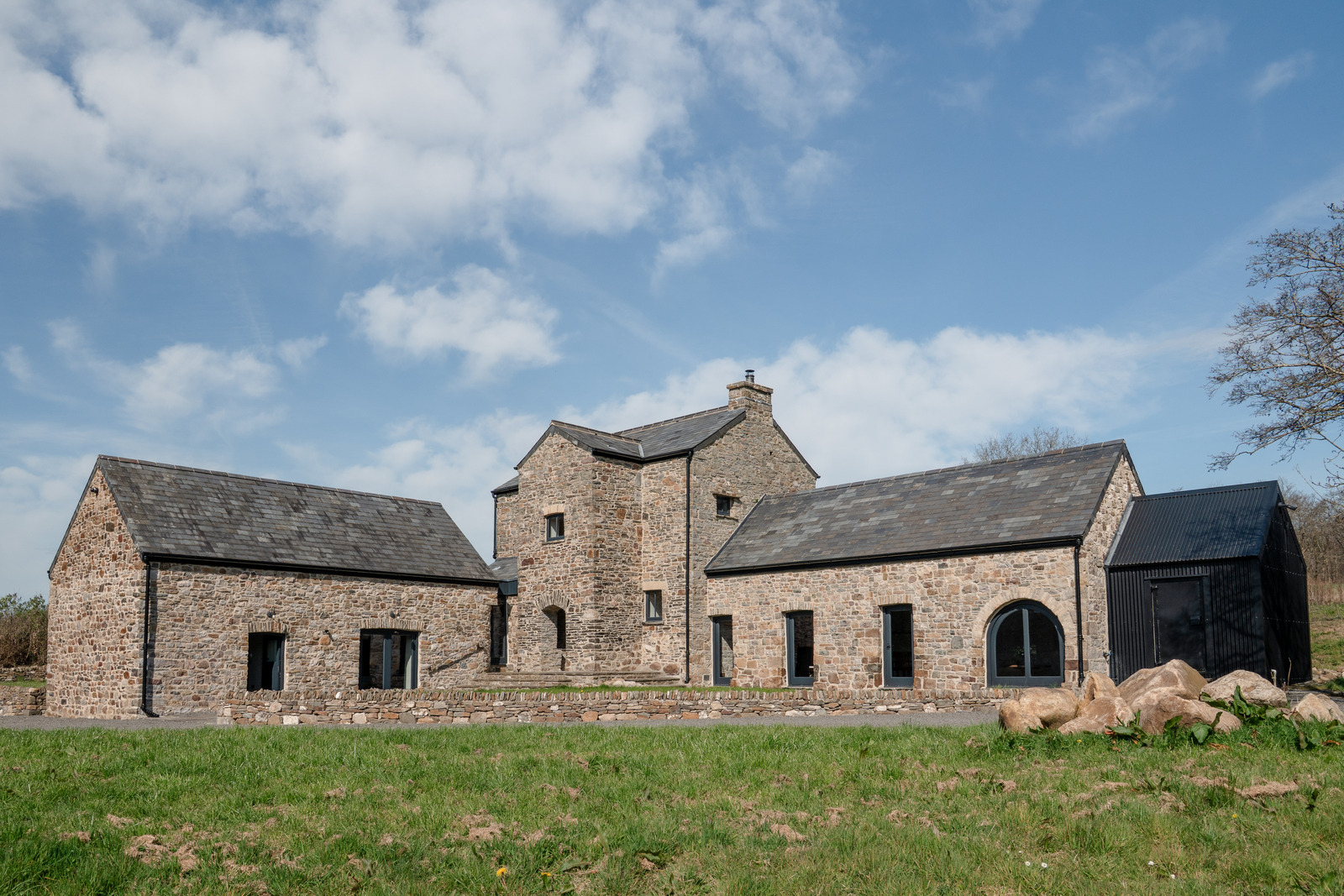 maison galloise en pierre du 17e siècle rénovée