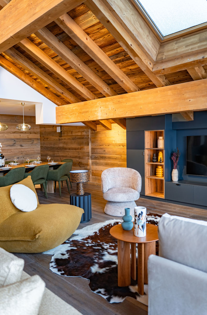salon double hauteur chalet J Méribel décoration contemporaine