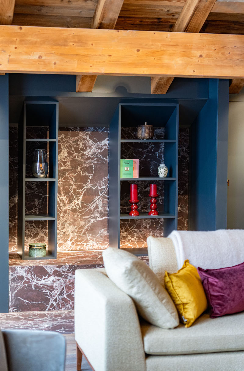 salon double hauteur chalet J Méribel décoration contemporaine