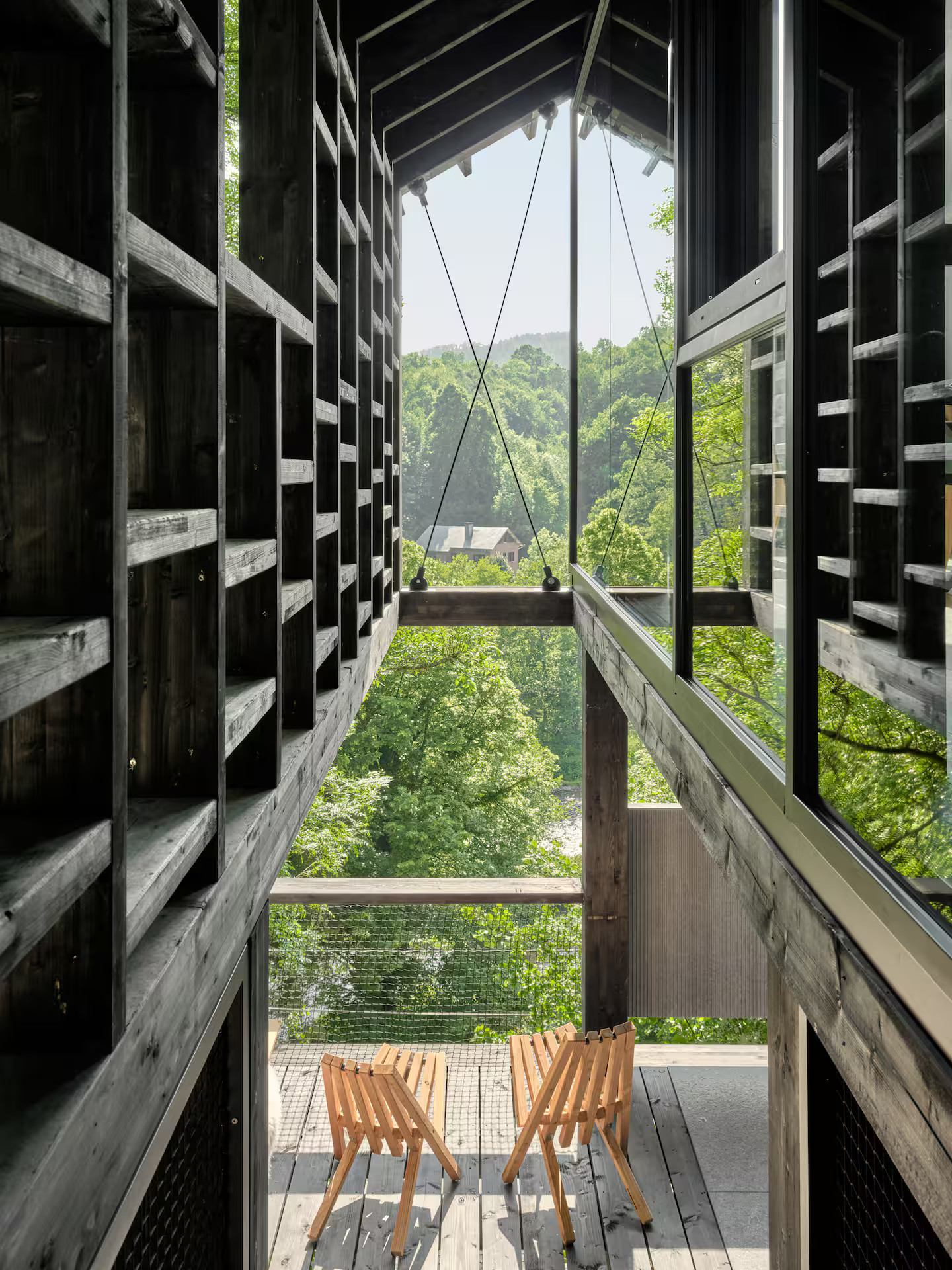 black cabin Hutstuf The Beaver