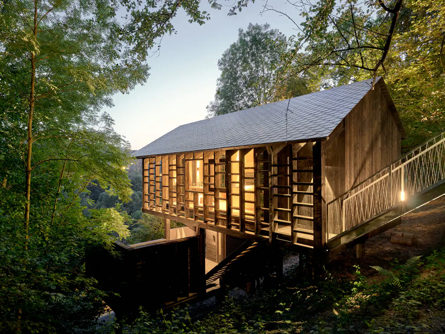black cabin Hutstuf The Beaver