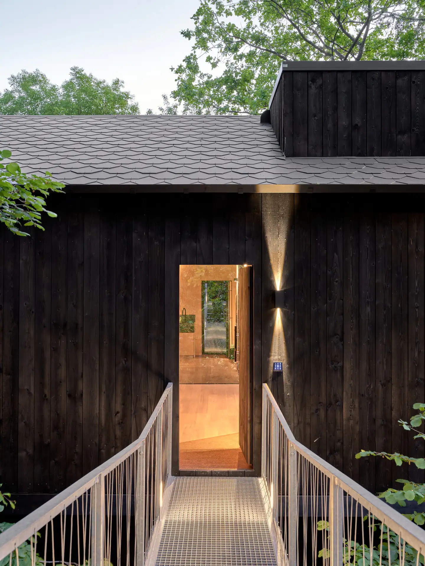 cabane en bois contemporaine dans la forêt des Ardennes Eagle par Hutstuf cabane en bois contemporaine dans la forêt des Ardennes Eagle par Hutstuf