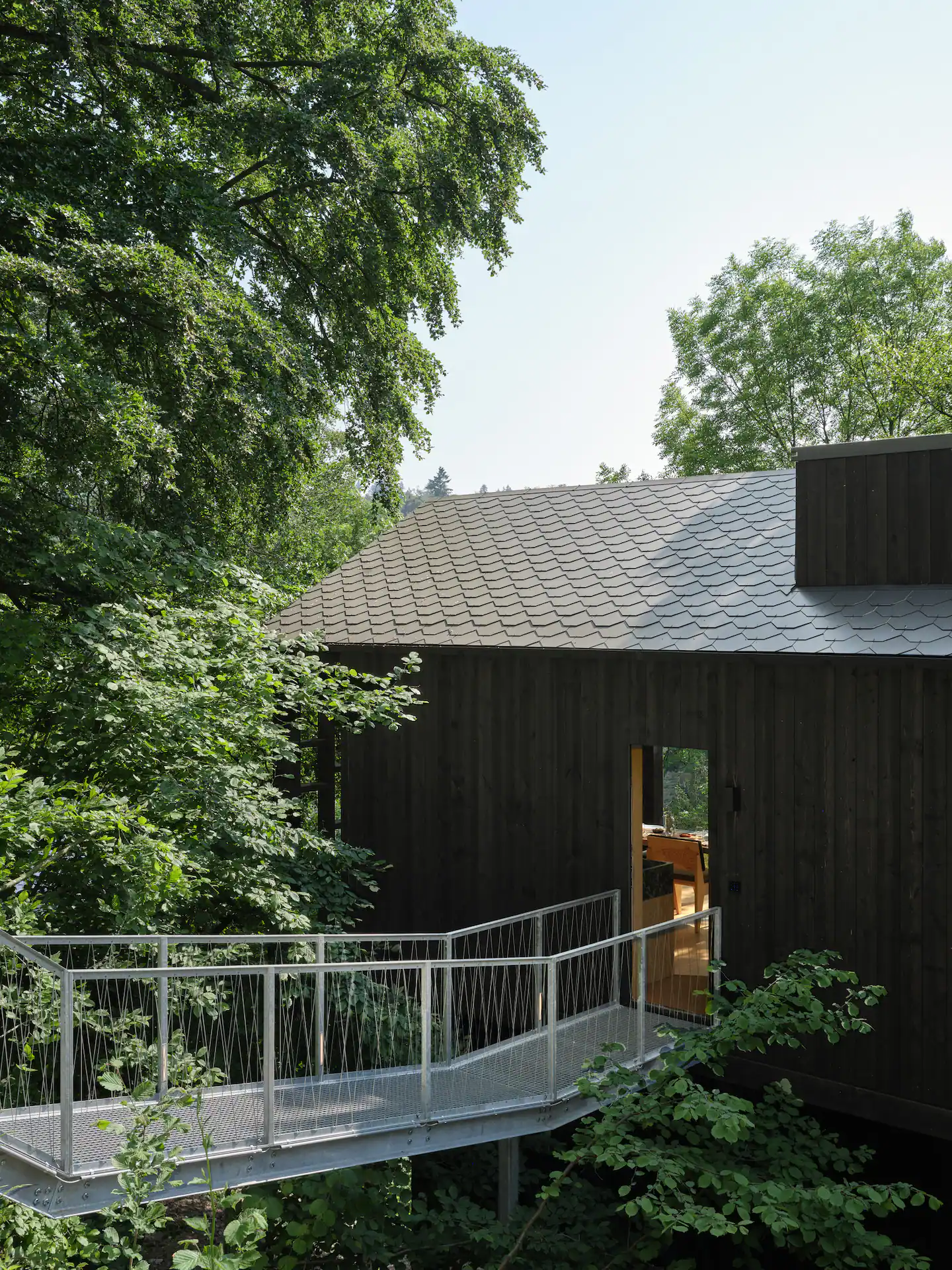 cabane en bois contemporaine dans la forêt des Ardennes Eagle par Hutstuf cabane en bois contemporaine dans la forêt des Ardennes Eagle par Hutstuf