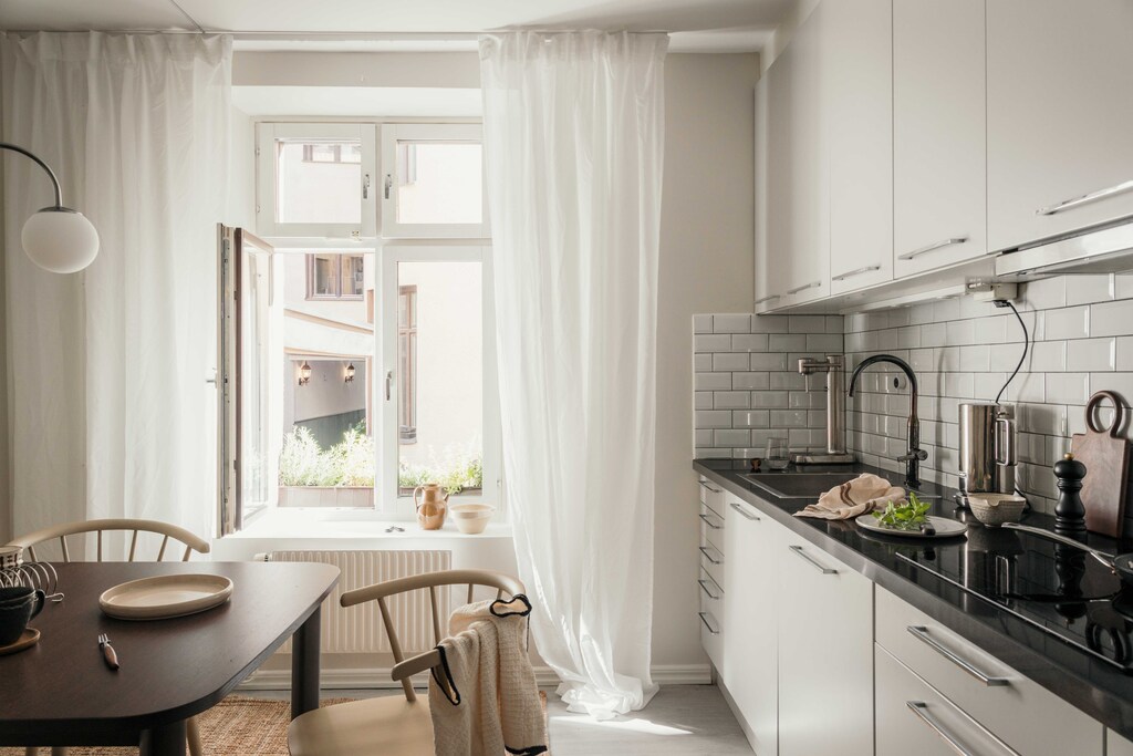 cuisine gris clair et noire avec espace salle à manger décoration scandinave cuisine gris clair et noire avec espace salle à manger décoration scandinave