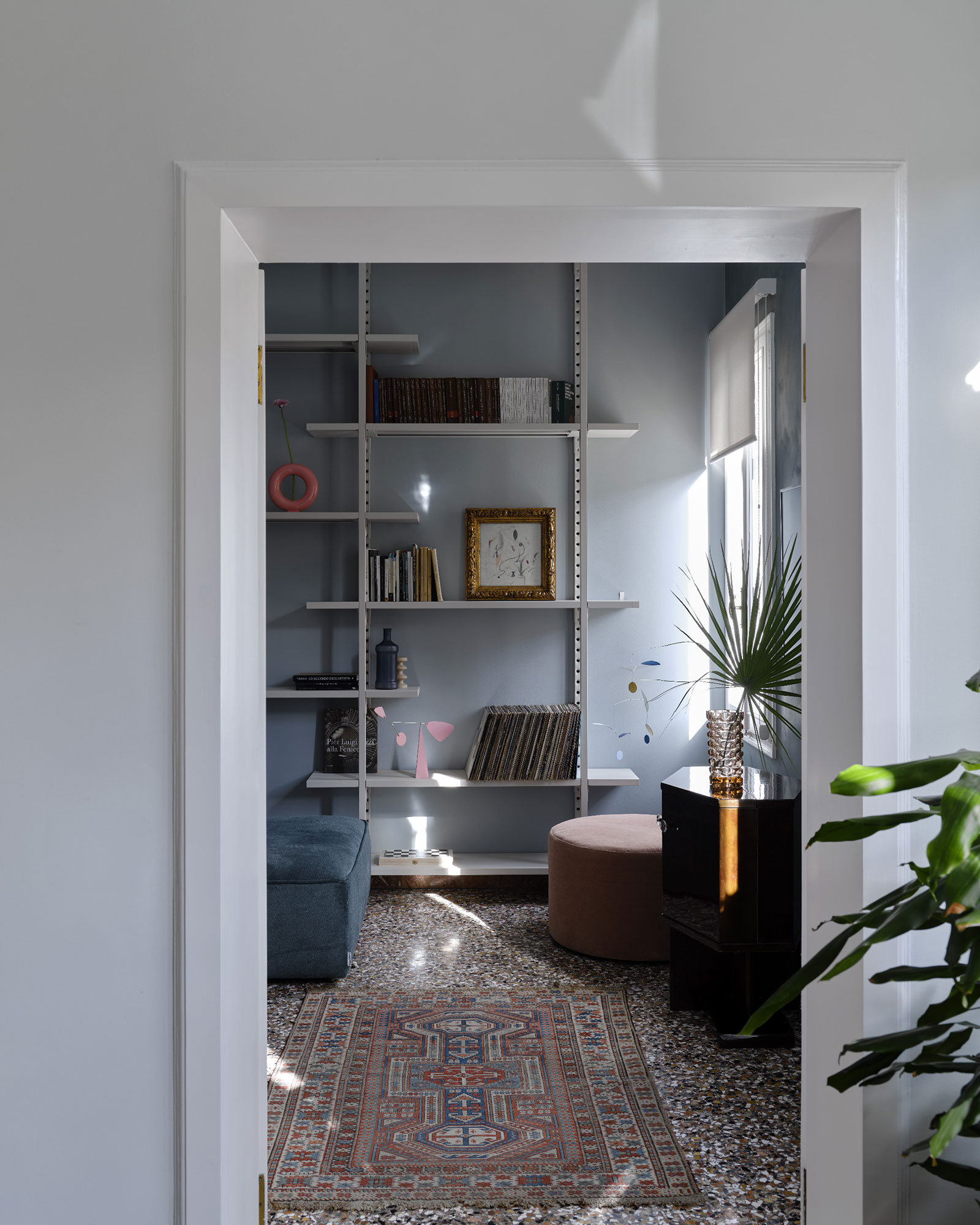 living room blue sofa designer decor house in Venice Casa della Sensa living room blue sofa designer decor house in Venice Casa della Sensa