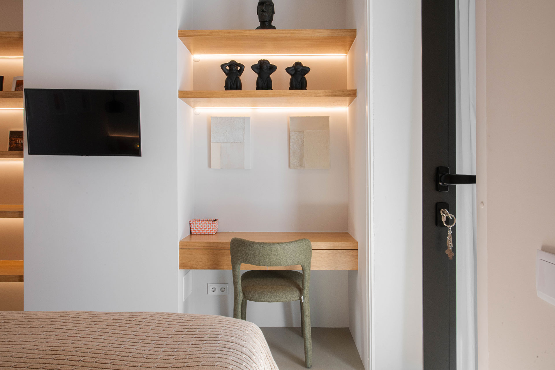 chambre avec espace bureau décoration contemporaine Casa Dima Algarve chambre avec espace bureau décoration contemporaine Casa Dima Algarve