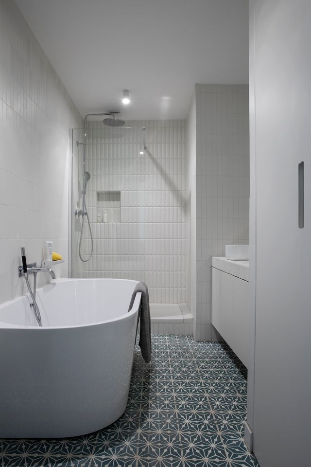 salle de bain avec baignoire îlot Photo : ©Pauline Legoff