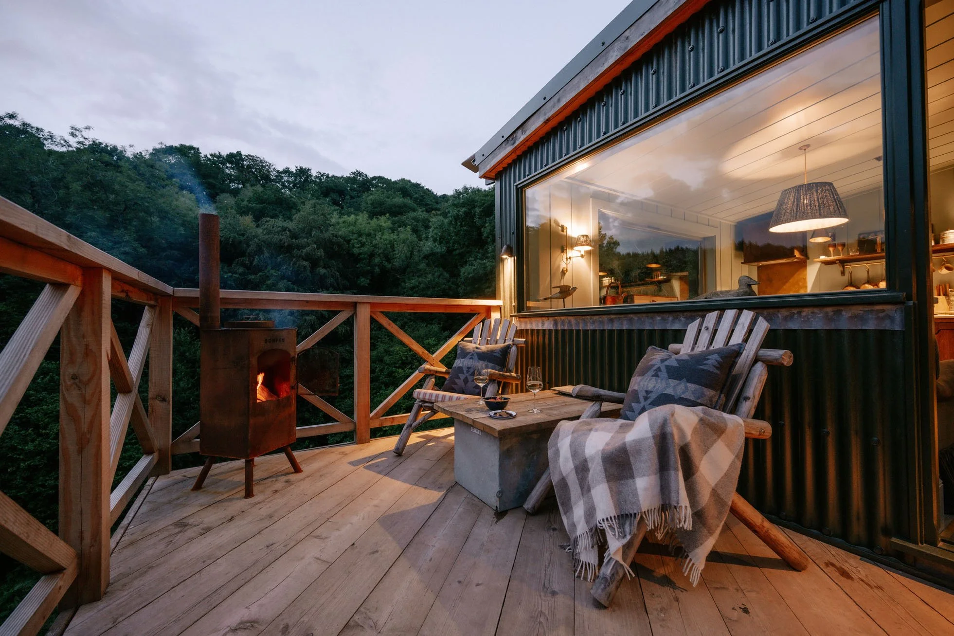 terrasse petite maison anglaise UKAI par HÁM Interiors