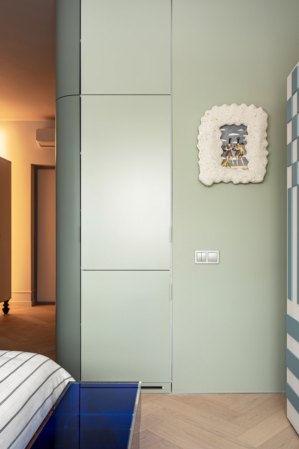studio 21m2 avec cuisine cachée derrière portes