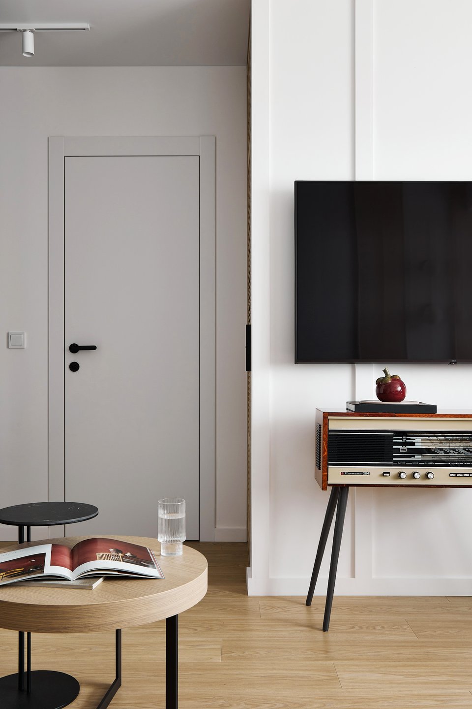 salon avec radio vintage Radiola décoration contemporaine appartement de 42m2 salon avec radio vintage Radiola décoration contemporaine appartement de 42m2