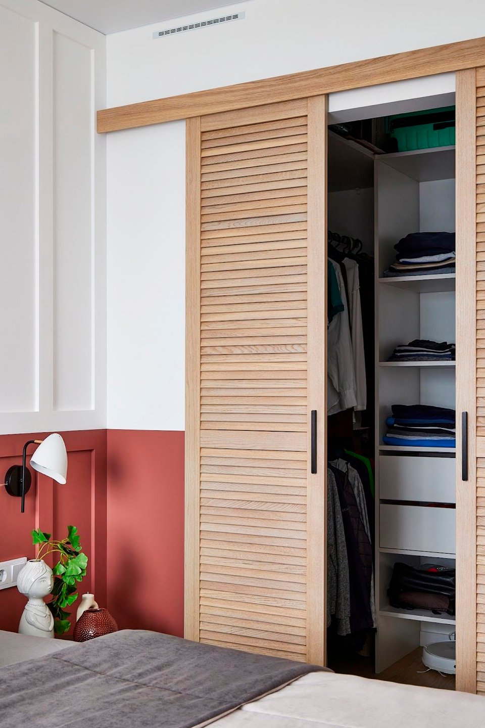 chambre terracotta et blanche décoration contemporaine appartement de 42m2 avec dressing chambre terracotta et blanche décoration contemporaine appartement de 42m2 avec dressing