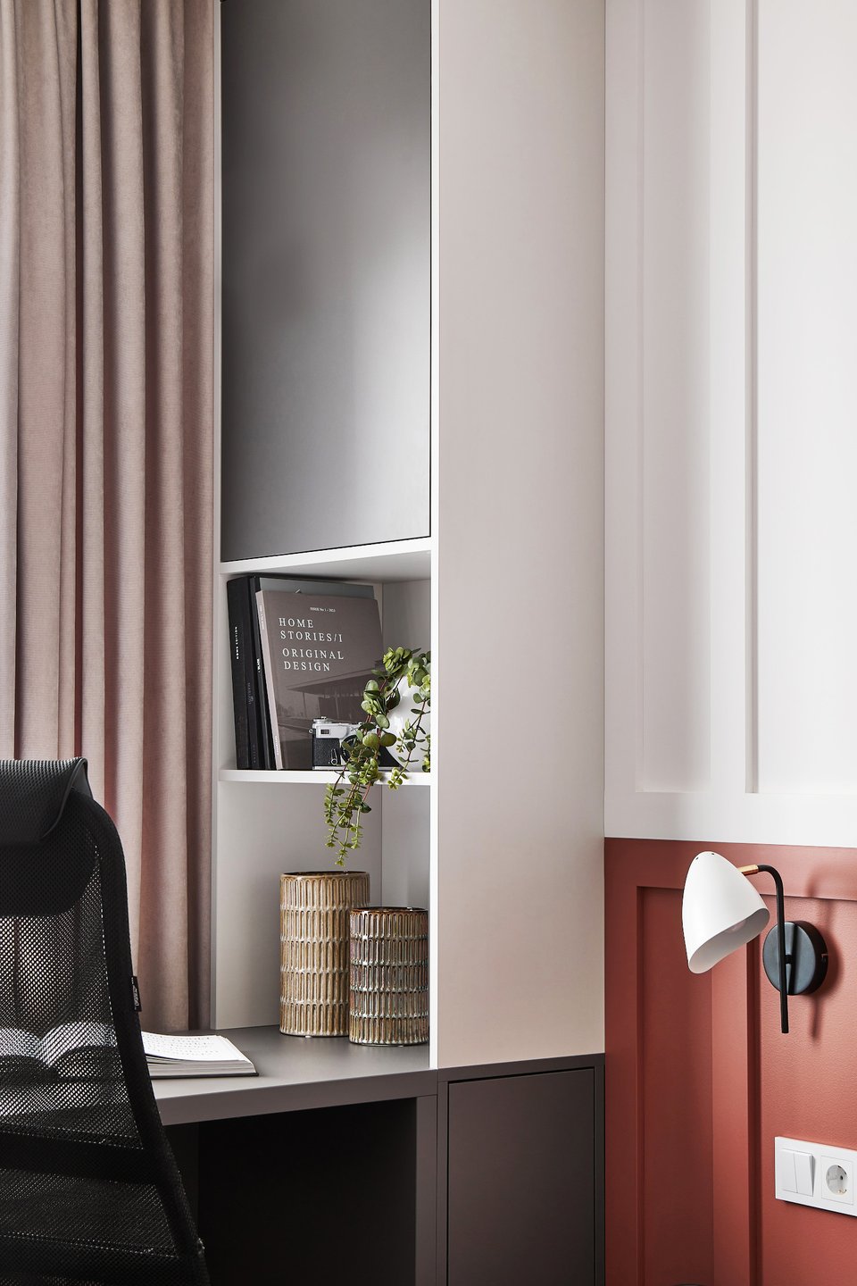 chambre terracotta et blanche décoration contemporaine appartement de 42m2 avec bureau chambre terracotta et blanche décoration contemporaine appartement de 42m2 avec bureau