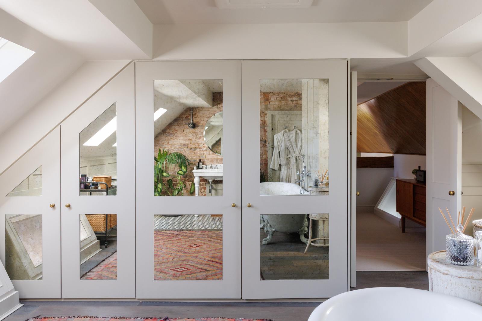 salle de bain sous combles décoration contemporaine