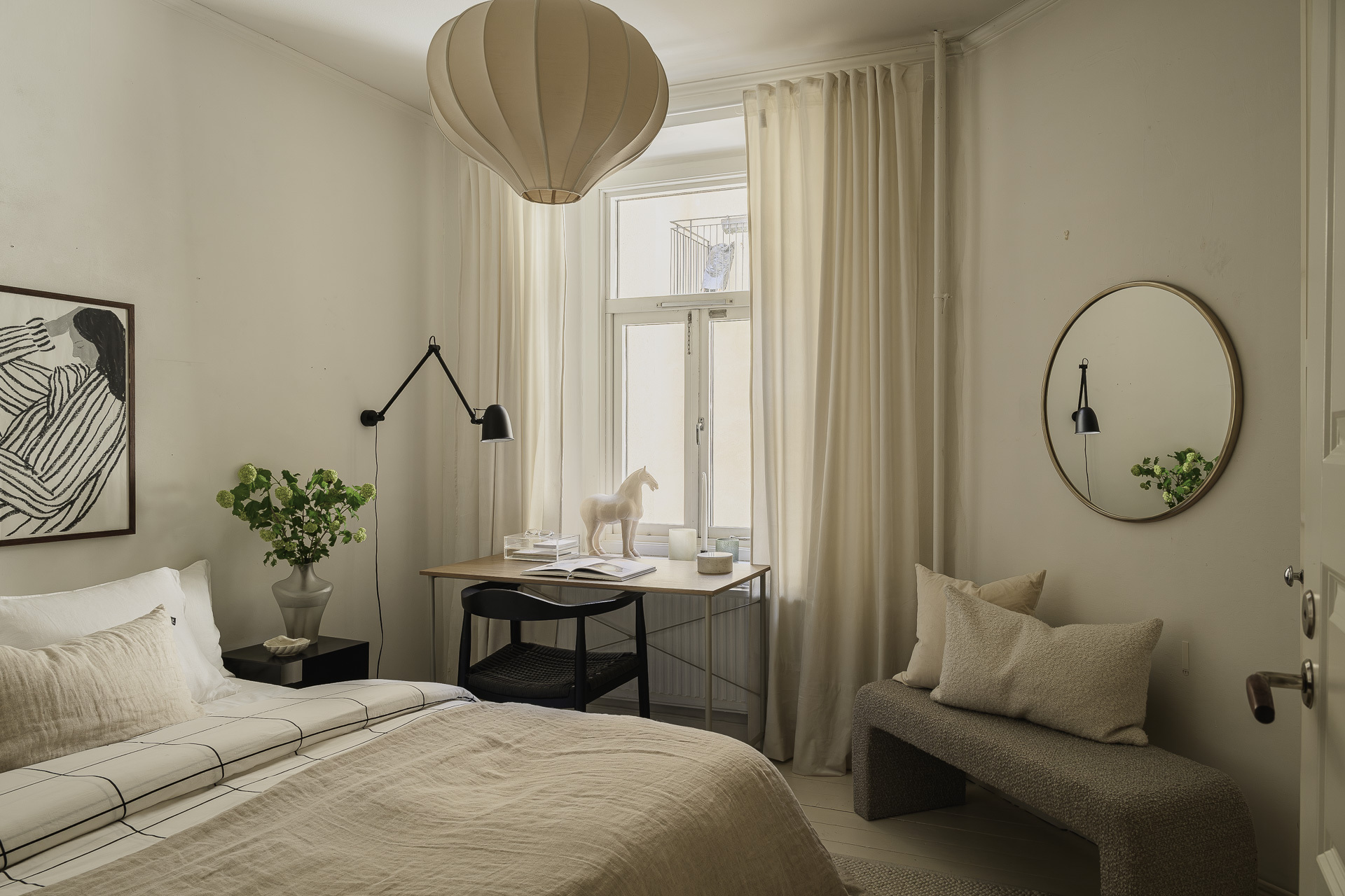 chambre beige et noire décoration scandinave
