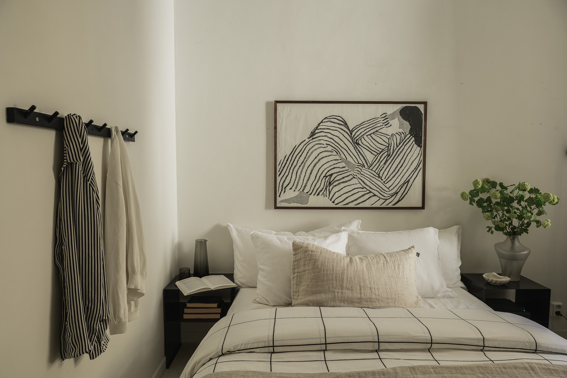 chambre beige et noire décoration scandinave