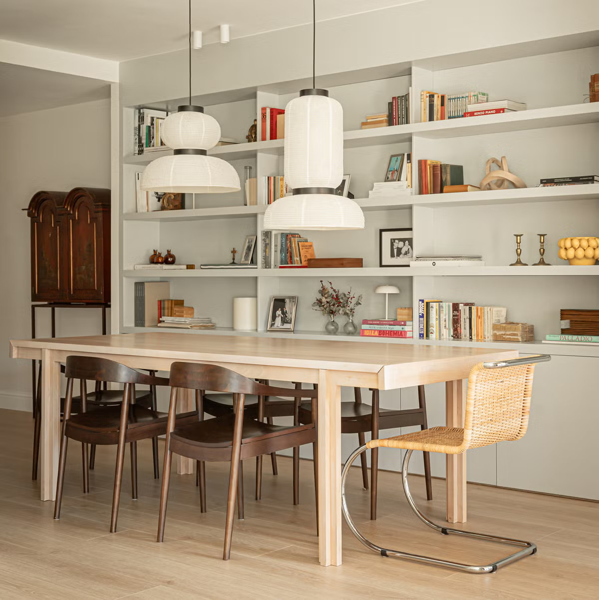 dining room contemporary decor apartement in central Madrid