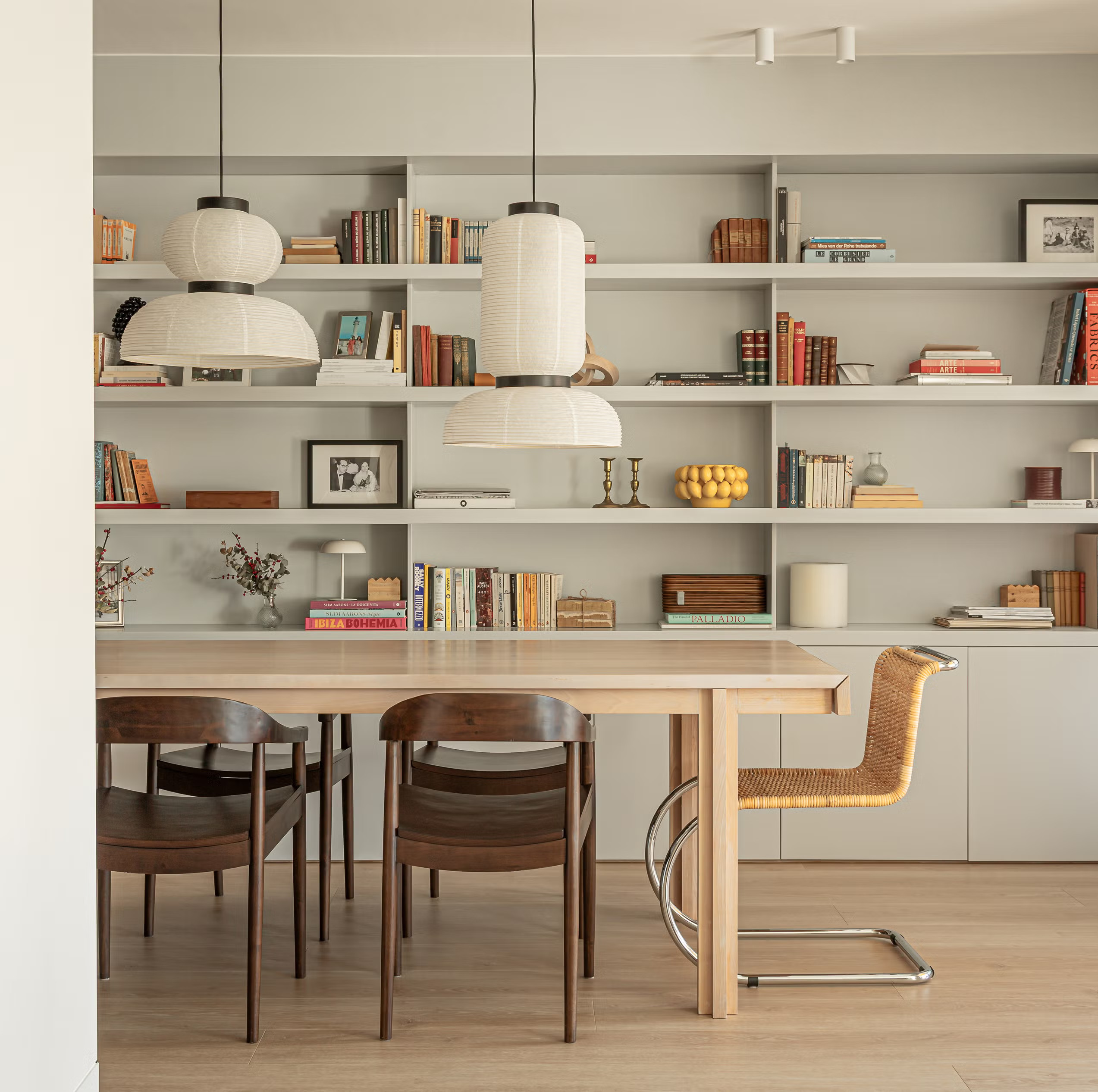 dining room contemporary decor apartement in central Madrid