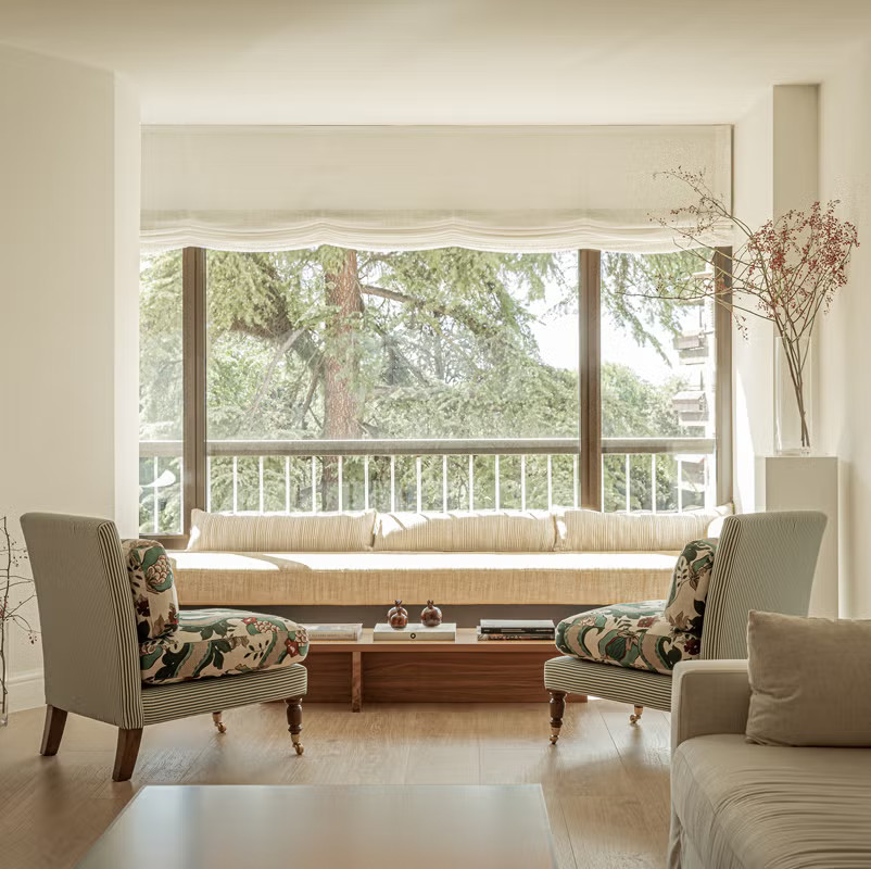 living room contemporary decor apartement in central Madrid
