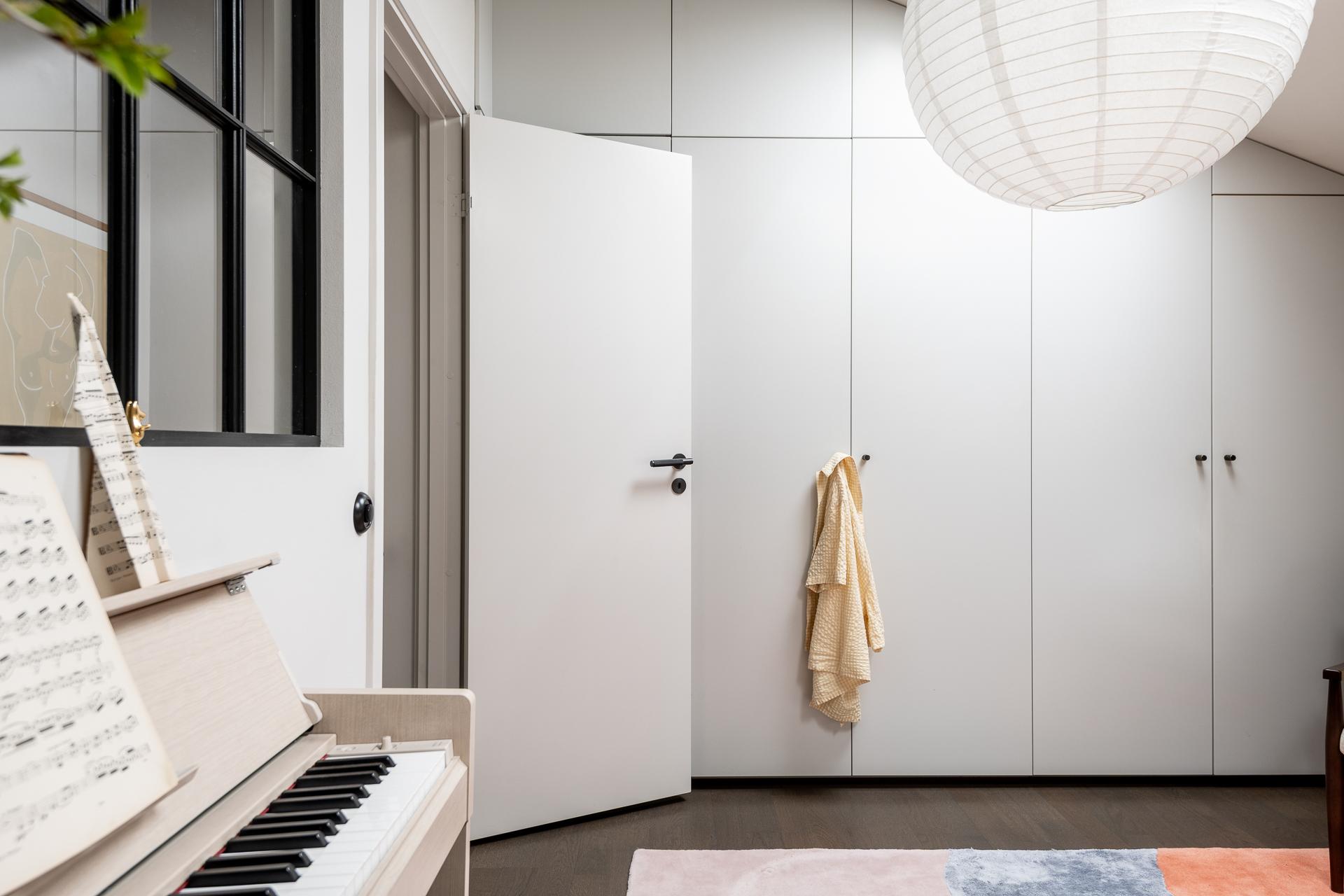 chambre avec fenêtre intérieure type verrière petit duplex 48m2 décoration scandinave chambre avec fenêtre intérieure type verrière petit duplex 48m2 décoration scandinave