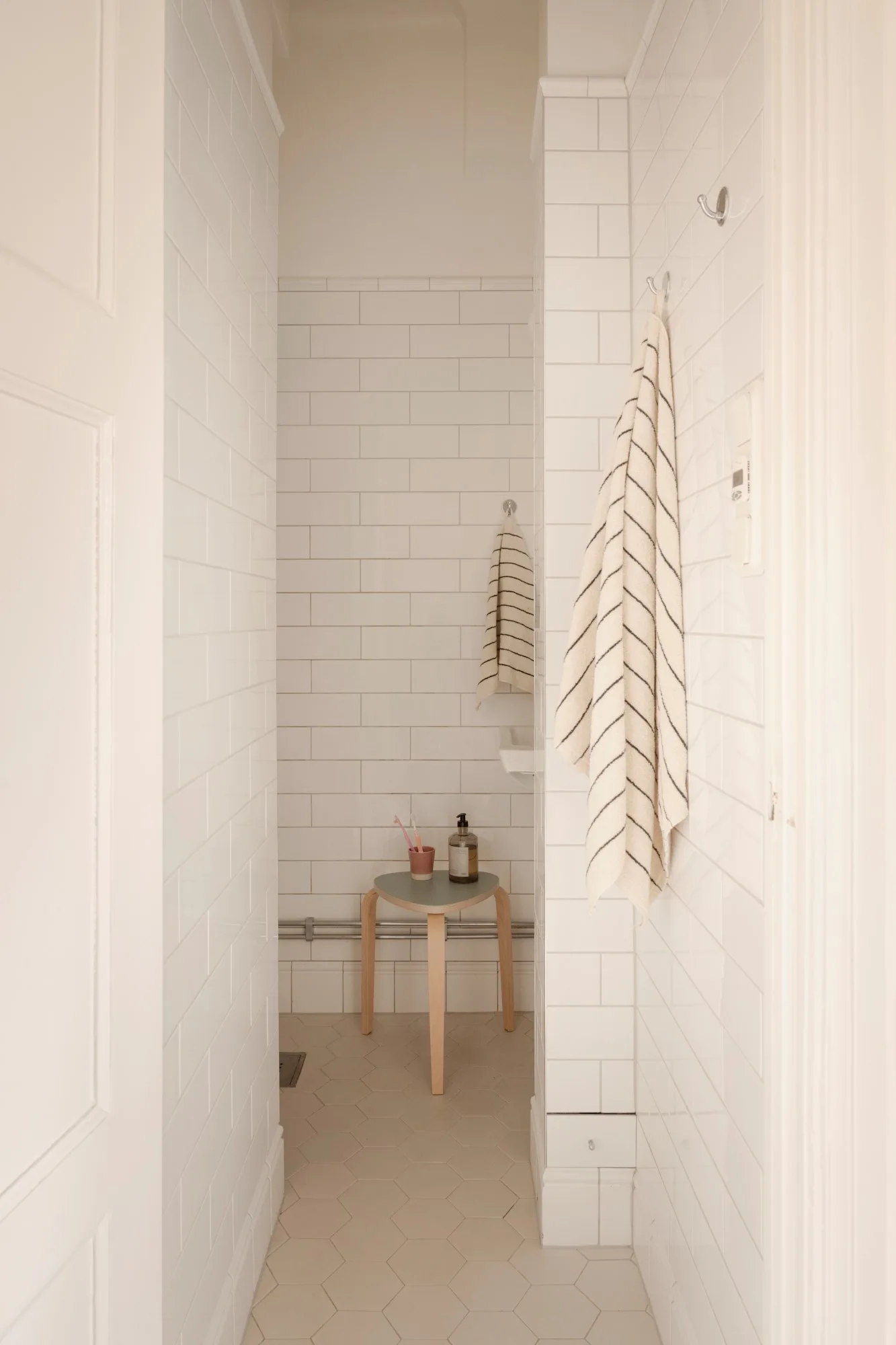 salle de bain carrelage blanc
