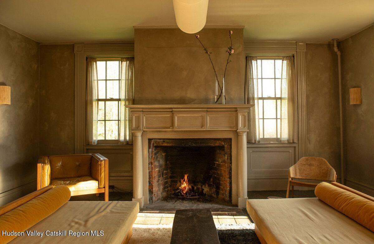 salon avec cheminée ancienne maison de la vallée de l'Hudson Garrett Stickles House