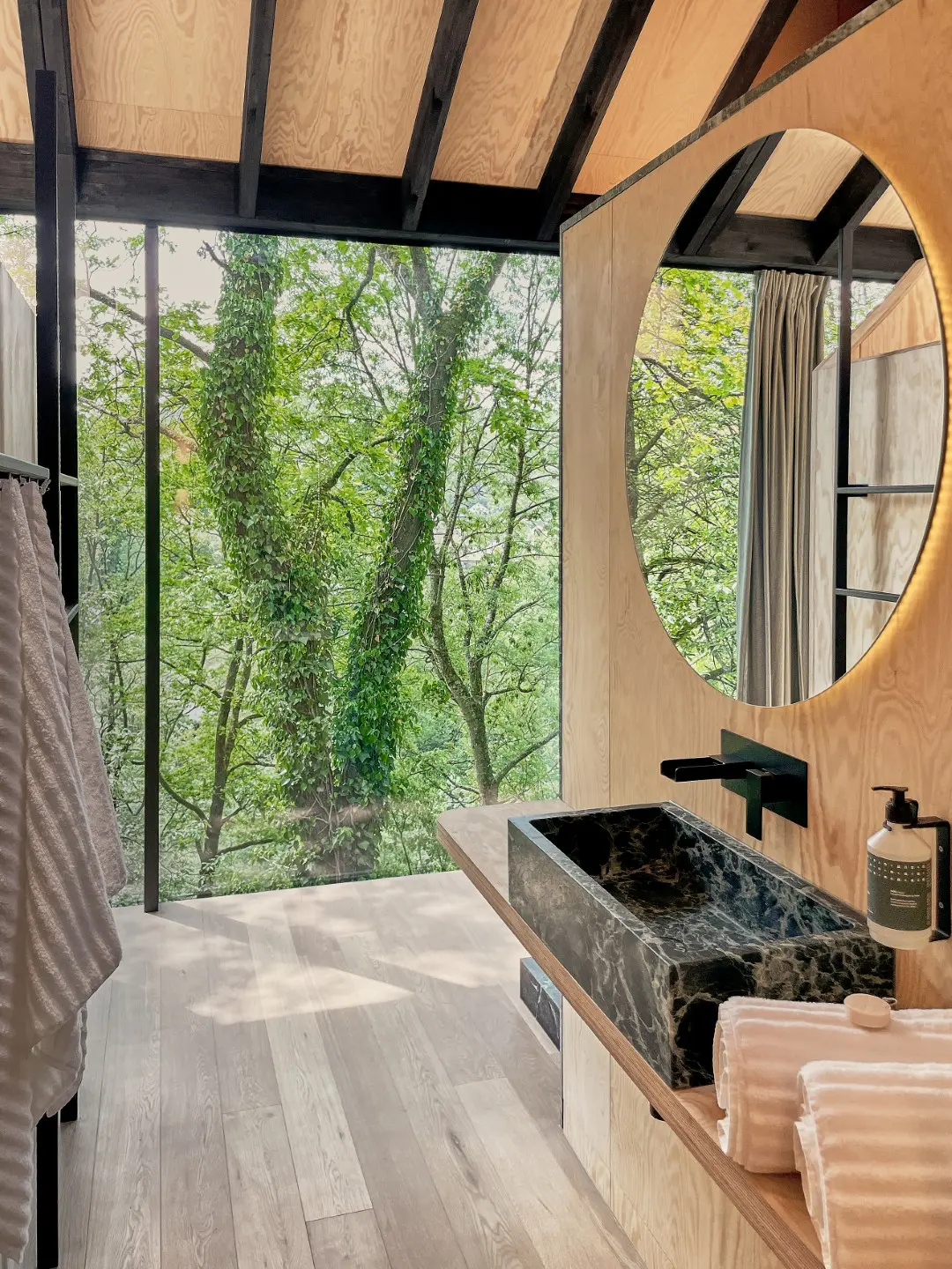 salle de bain marbre vert maison Ardennes Eagle par Hutstuf salle de bain marbre vert maison Ardennes Eagle par Hutstuf