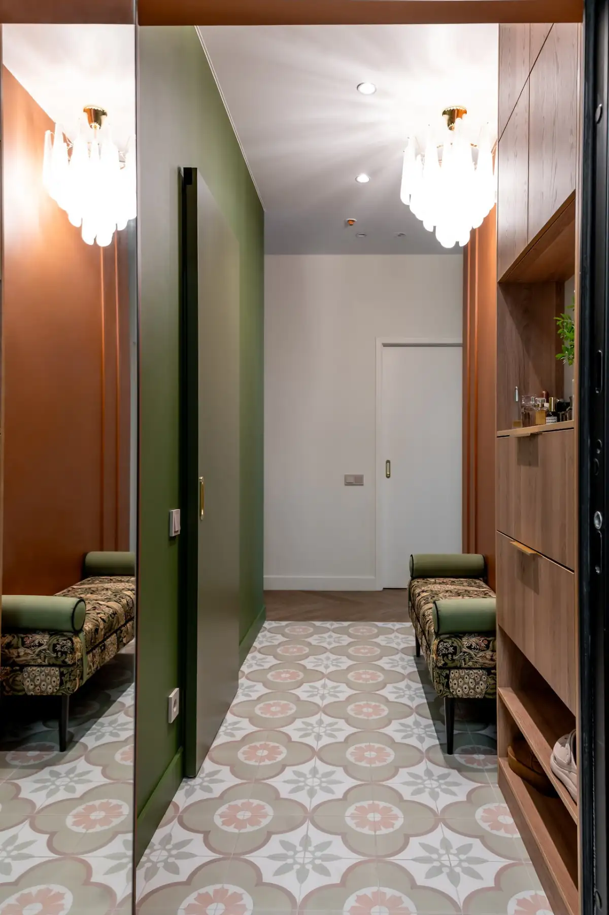 entrée vintage orange et verte deux-pièces de 61m2