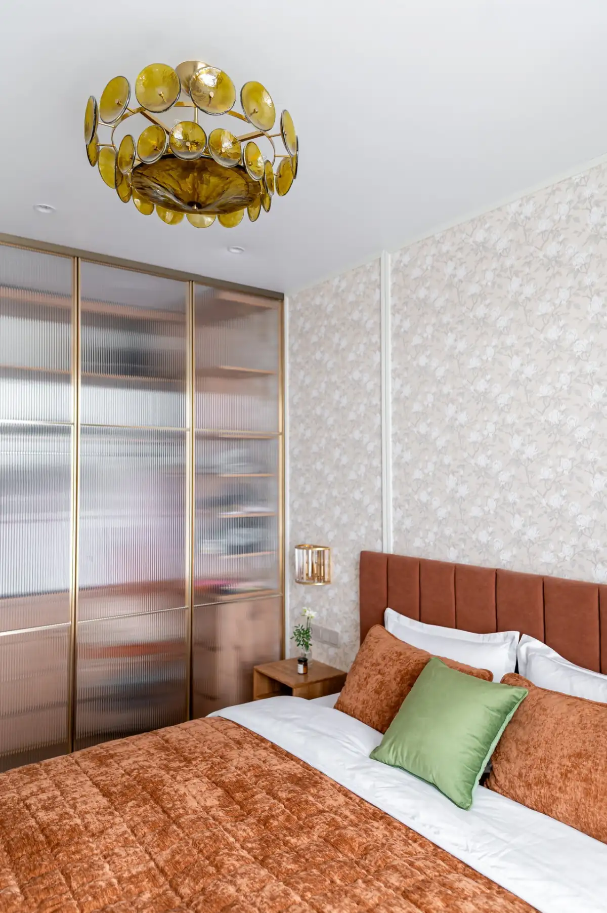 chambre deux-pièces de 61m2 salle de bain vitrée