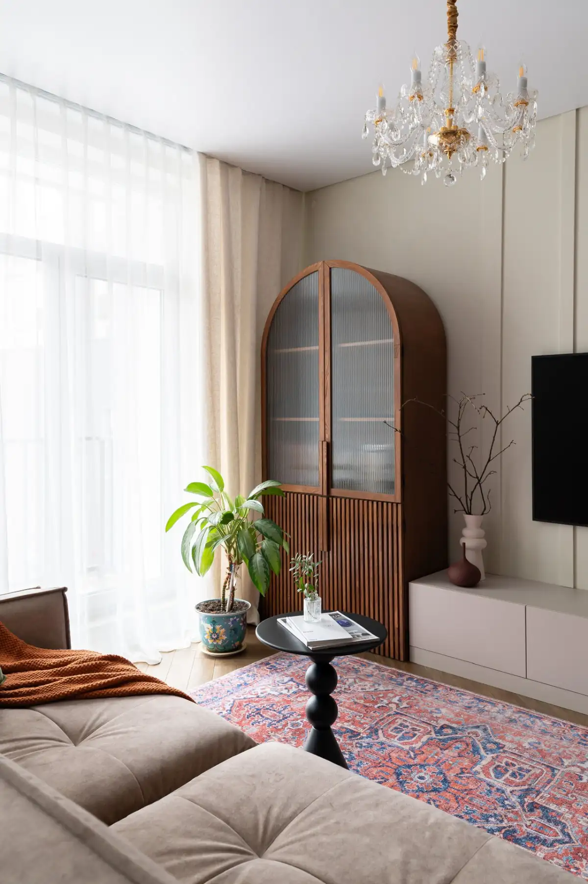 salon décoration contemporaine canapé marron deux-pièces de 61m2