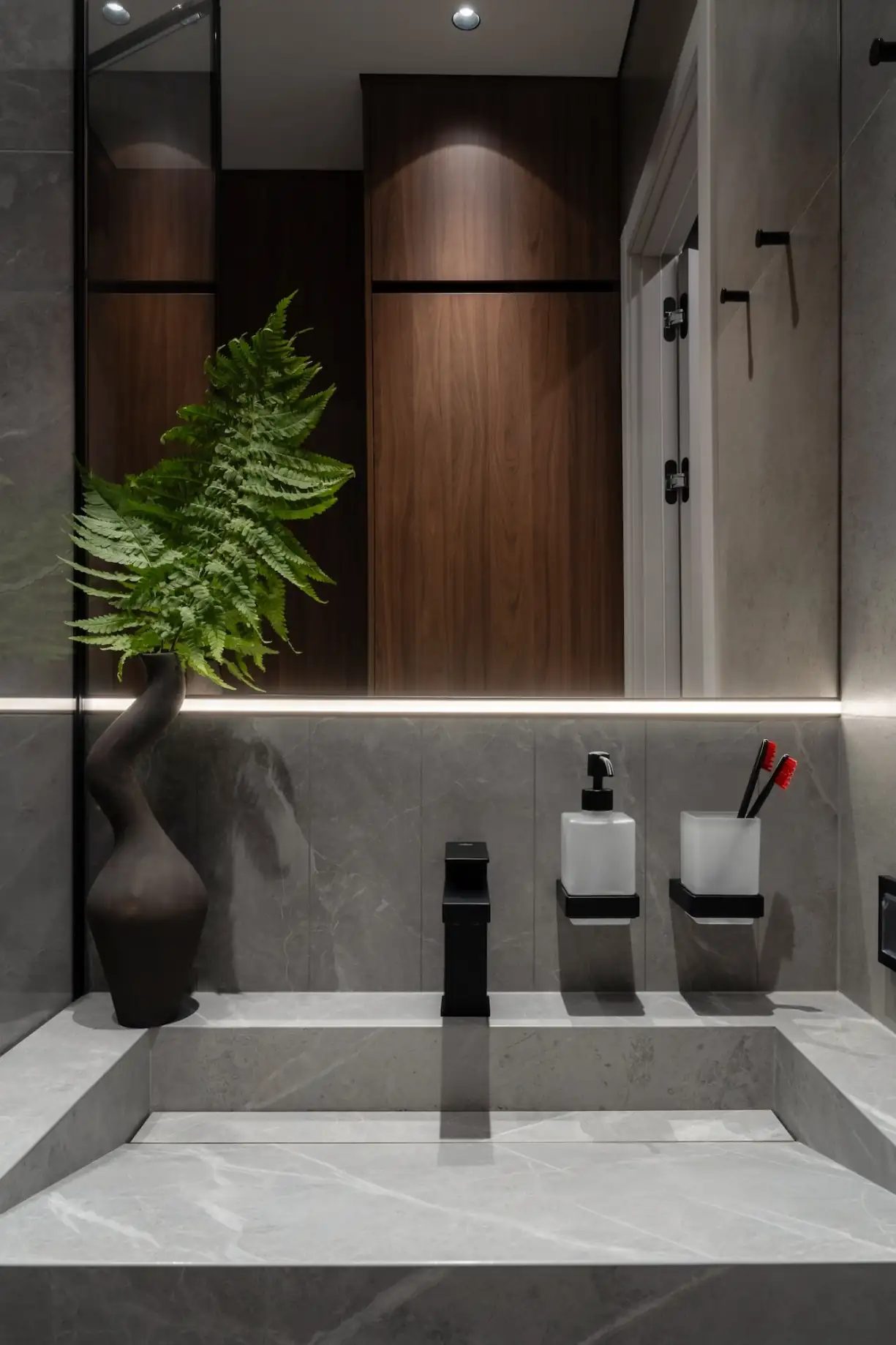salle de bain avec douche italienne décoration design grise studio 30m2 salle de bain avec douche italienne décoration design grise studio 30m2