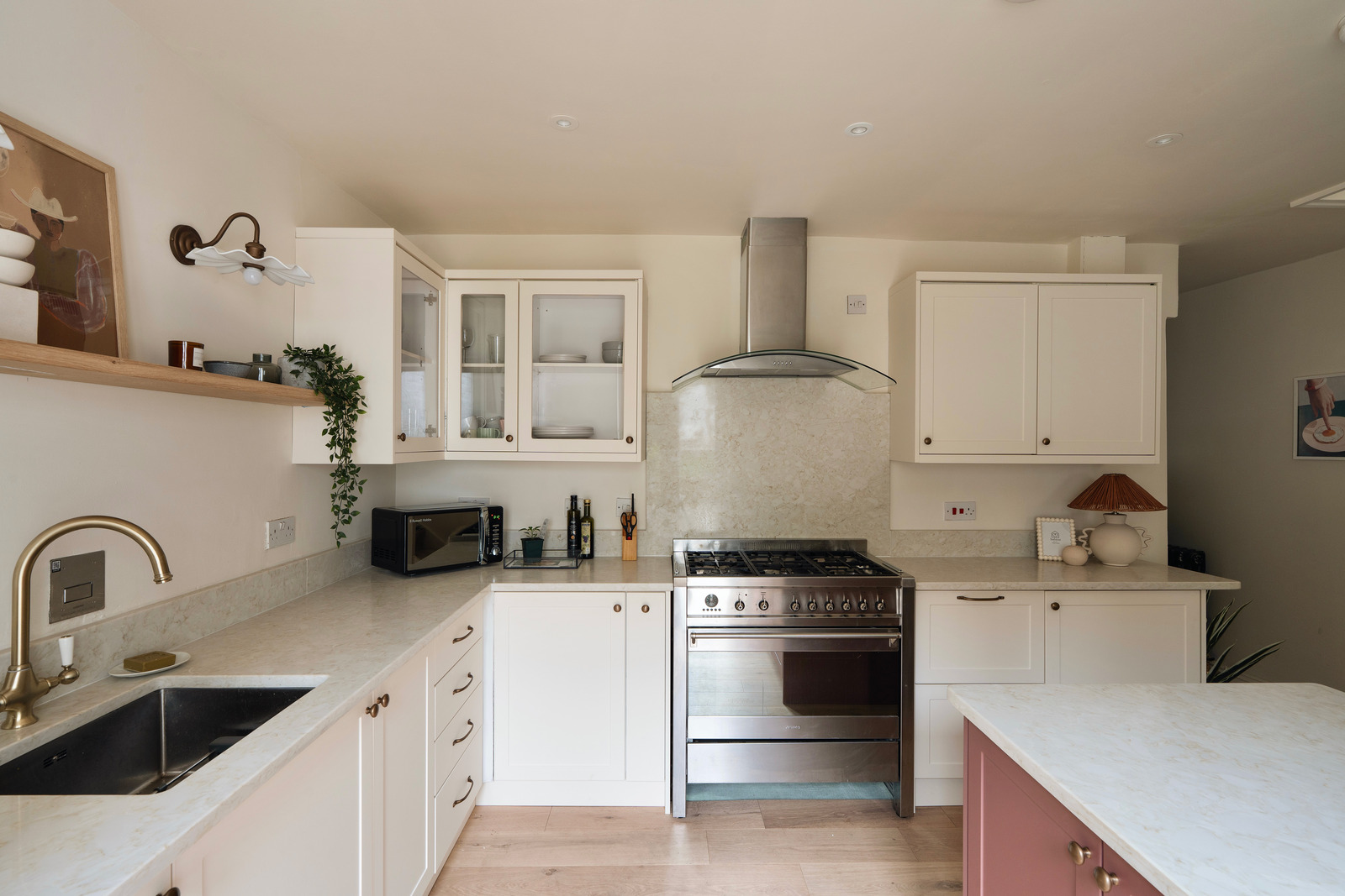 cuisine Shaker rose décoration contemporaine maison victorienne rénovée Londres