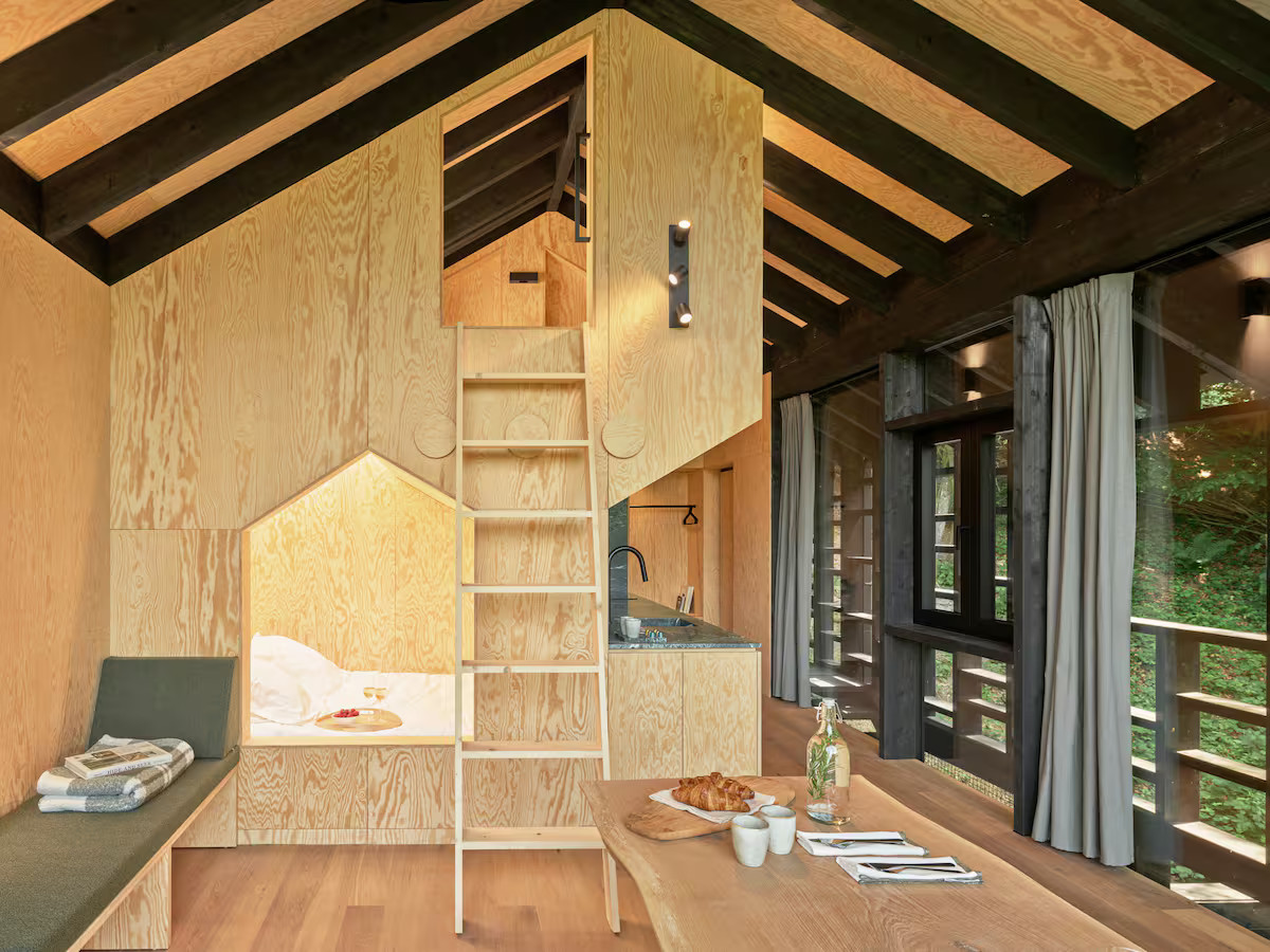 studio aménagé avec lit sur mezzanine
