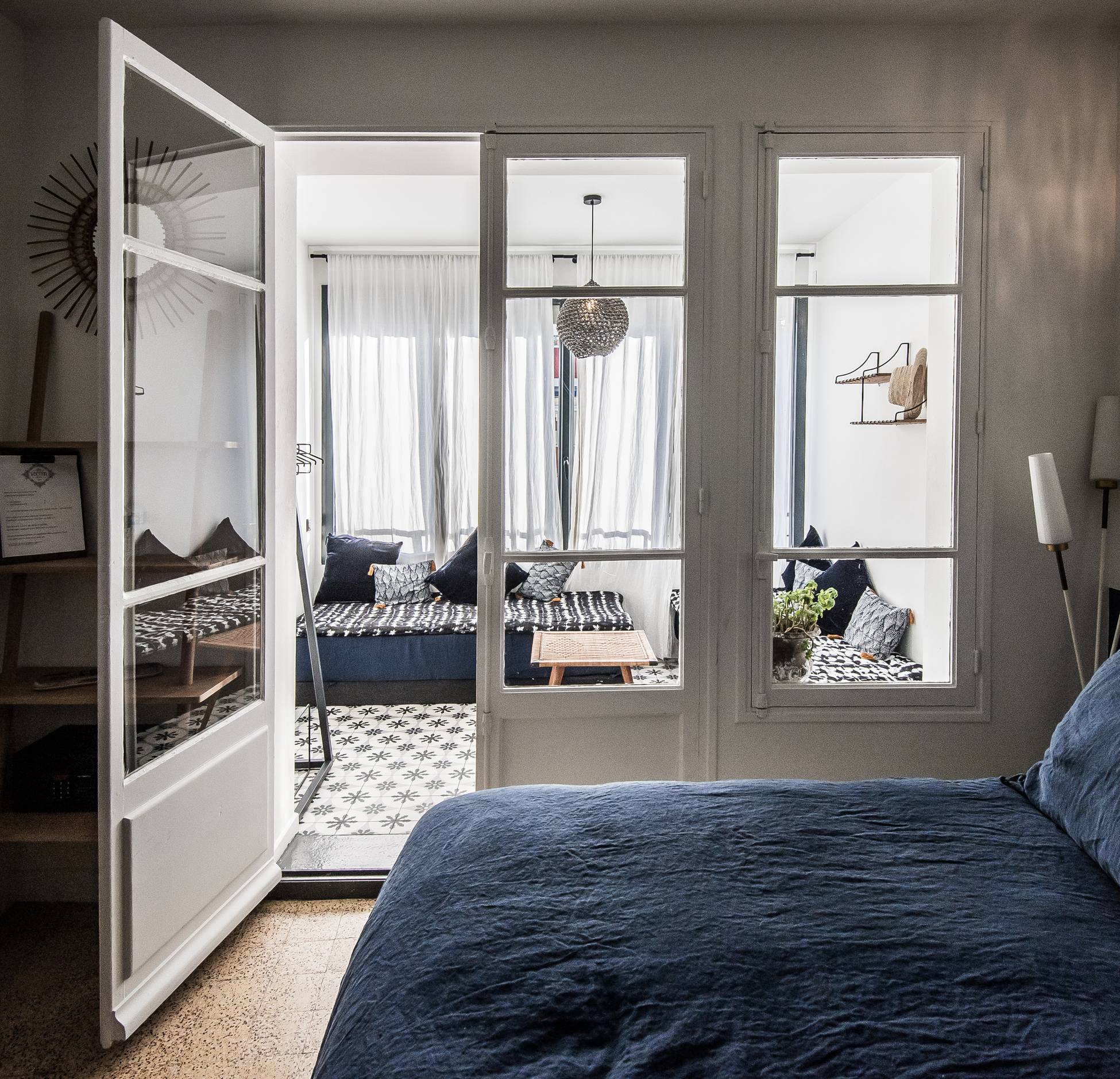 chambre avec verrière blanche