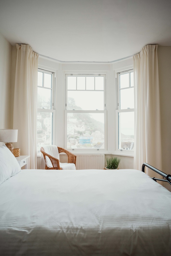 chambre avec bow window maison Victorienne près de la mer décoration rustique chic chambre avec bow window maison Victorienne près de la mer décoration rustique chic