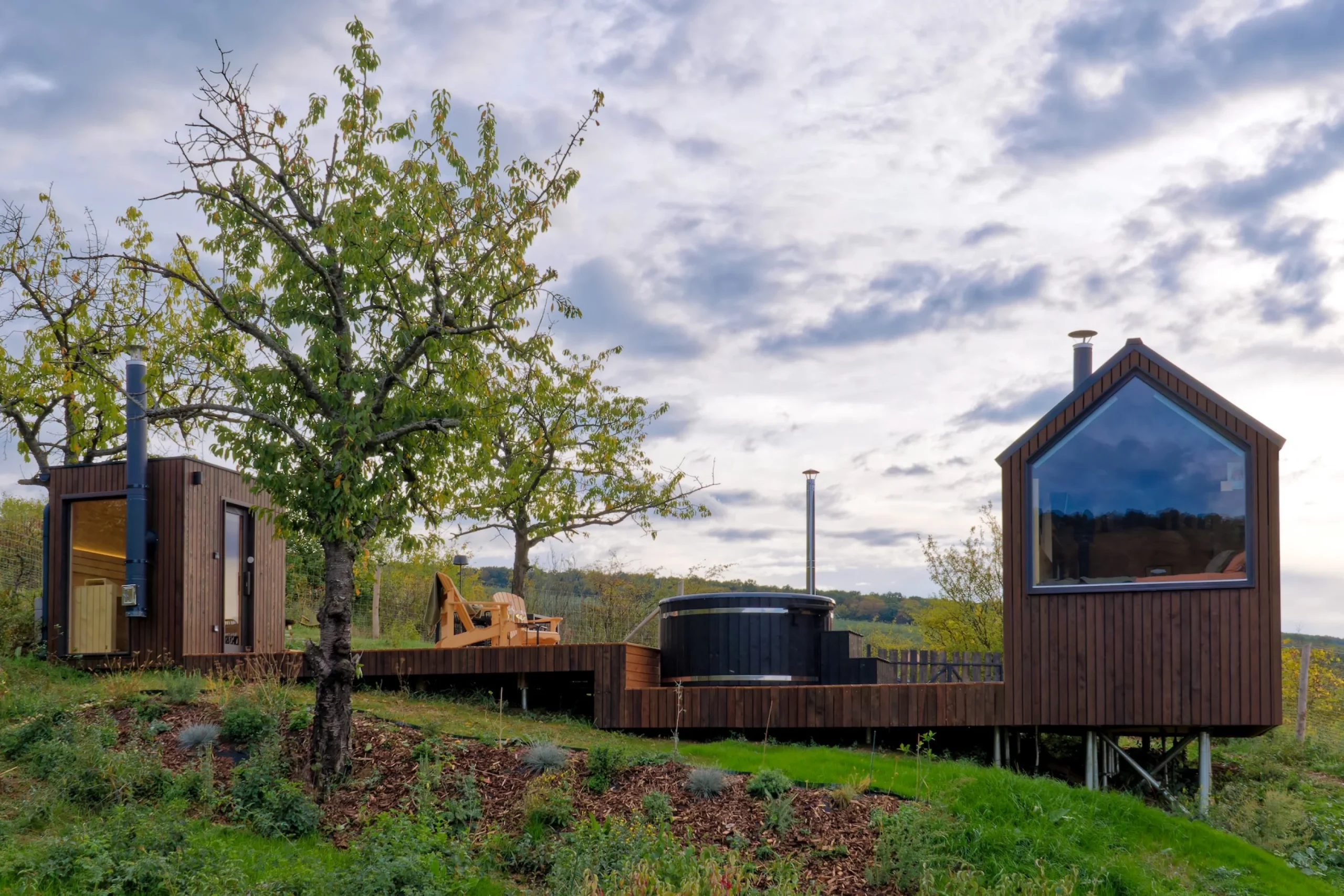 tiny house de 20m2 avec sauna et jacuzzi tiny house de 20m2 avec sauna et jacuzzi