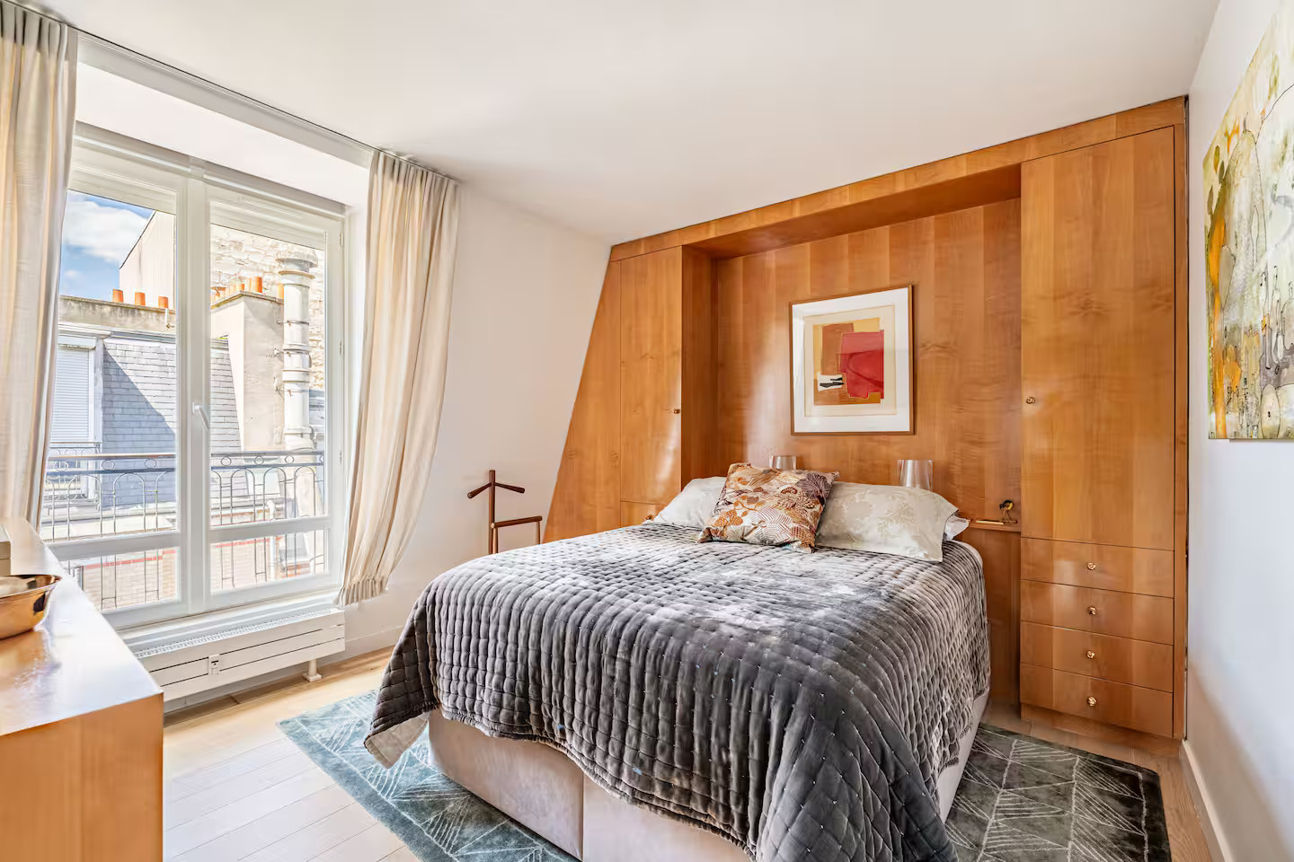chambre décoration contemporaine appartement à Paris 7ème rue Saint-Dominique avec rooftop et vue sur la tour Eiffel