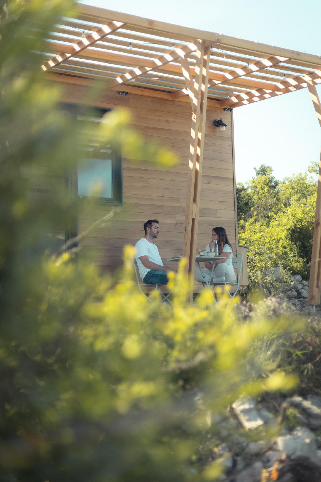 tiny house avec jacuzzi Pépiite Gorges de l tiny house avec jacuzzi Pépiite Gorges de l'Ardèche